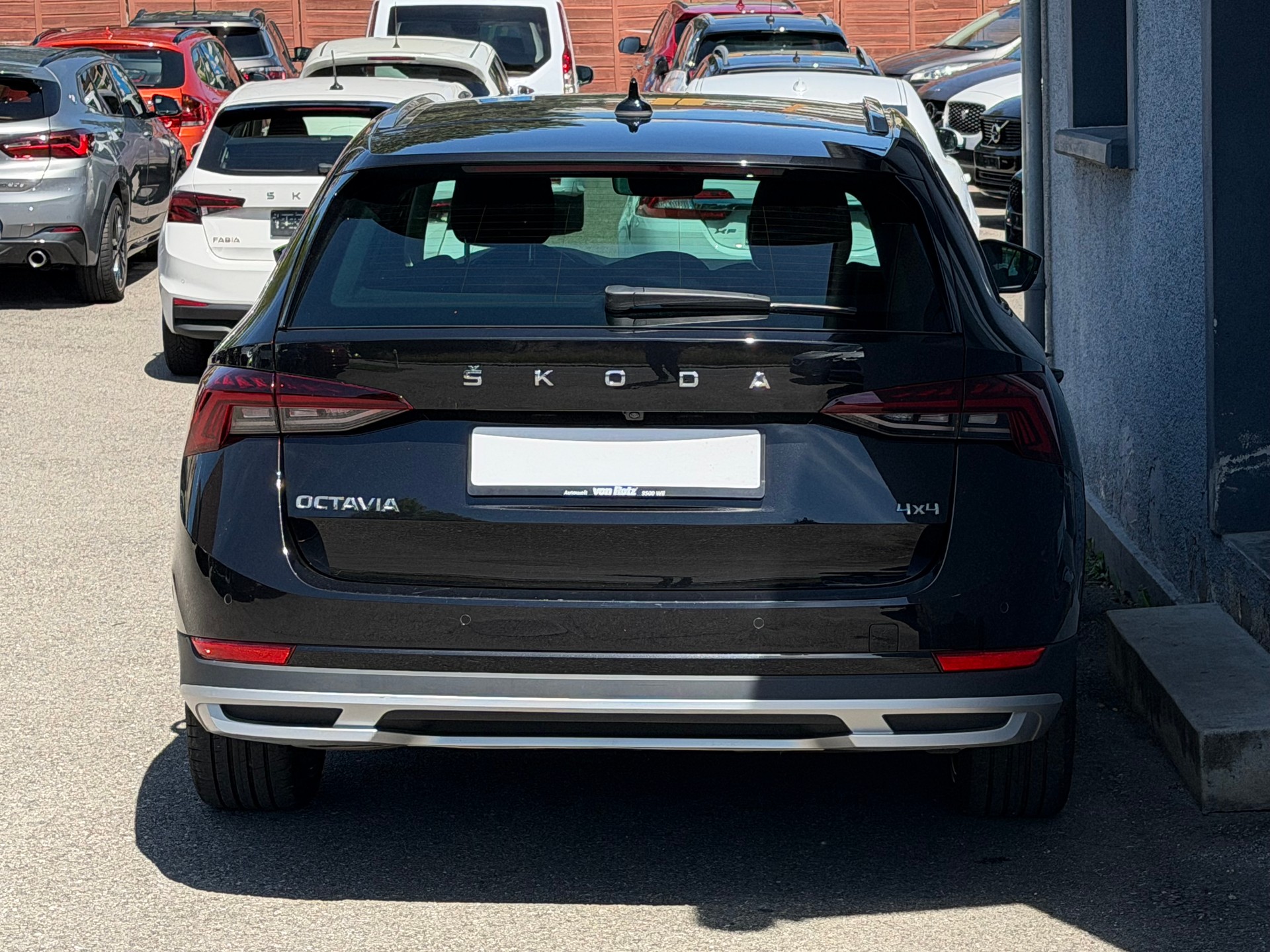 SKODA Octavia Combi 2.0 TDI DSG Scout 4x4-image-4