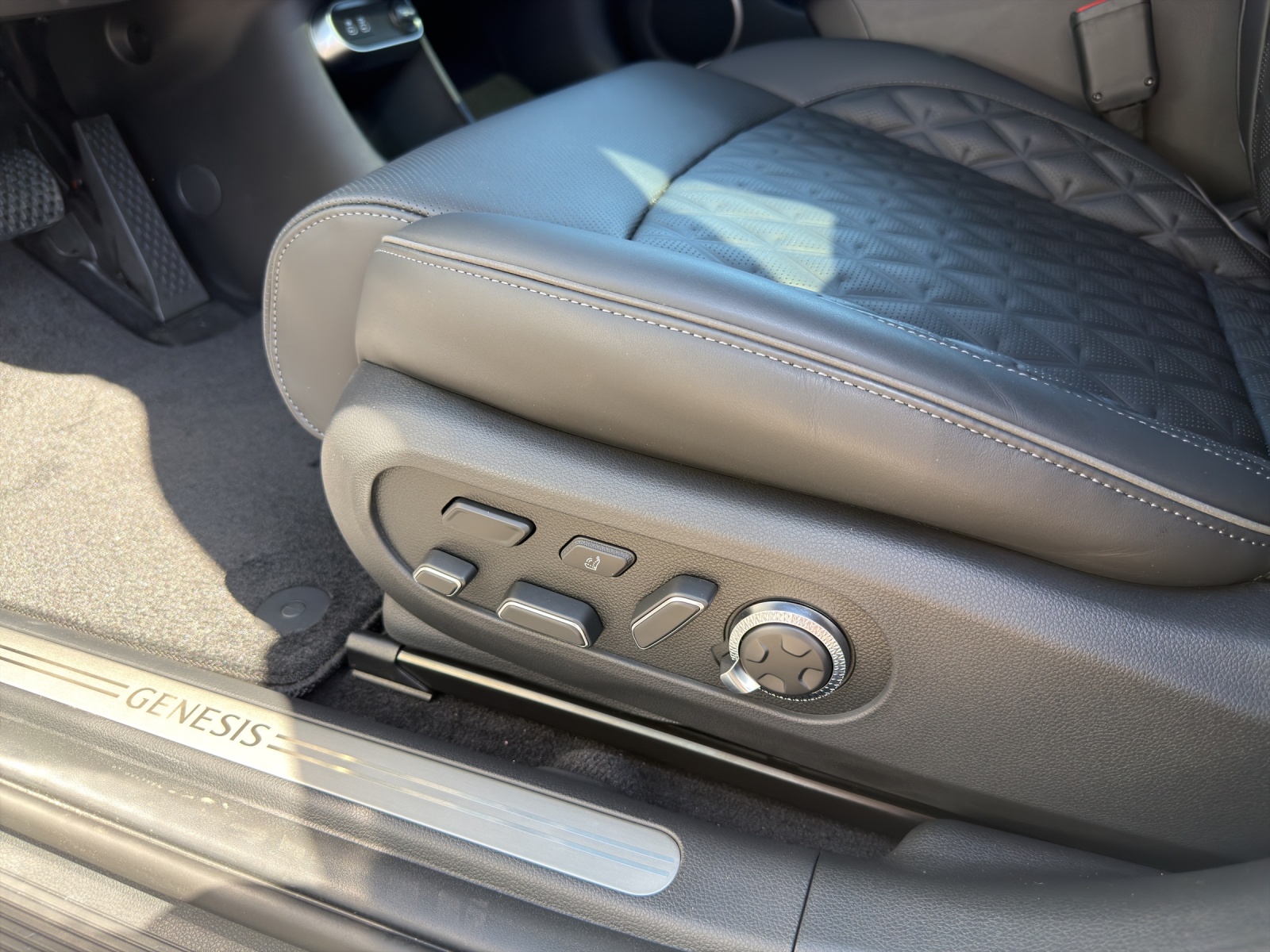 GENESIS GV60 77.4 kWh Sport AWD-image-17