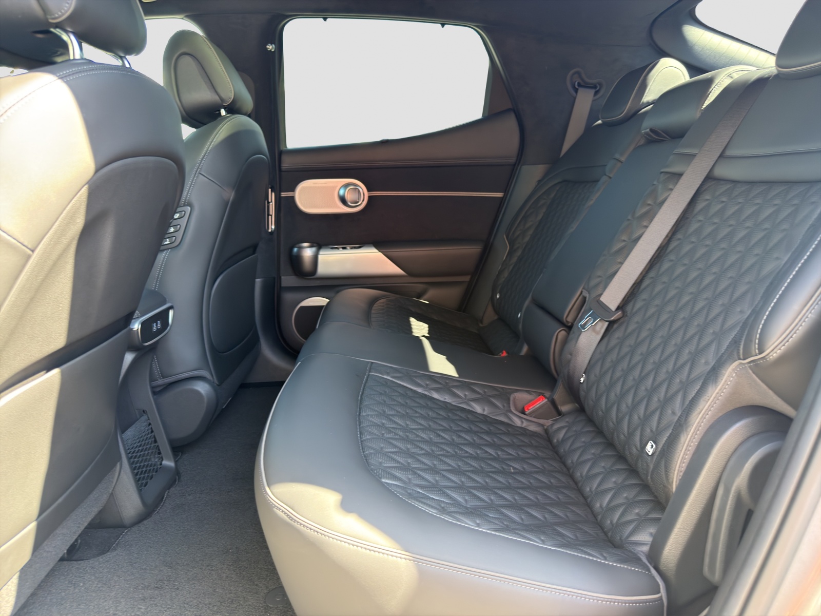 GENESIS GV60 77.4 kWh Sport AWD-image-9