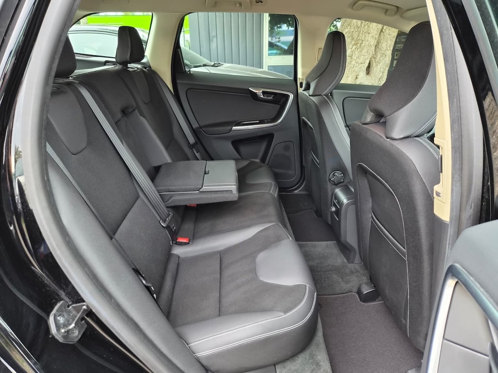 VOLVO XC60 D3 Momentum Geartronic-image-9