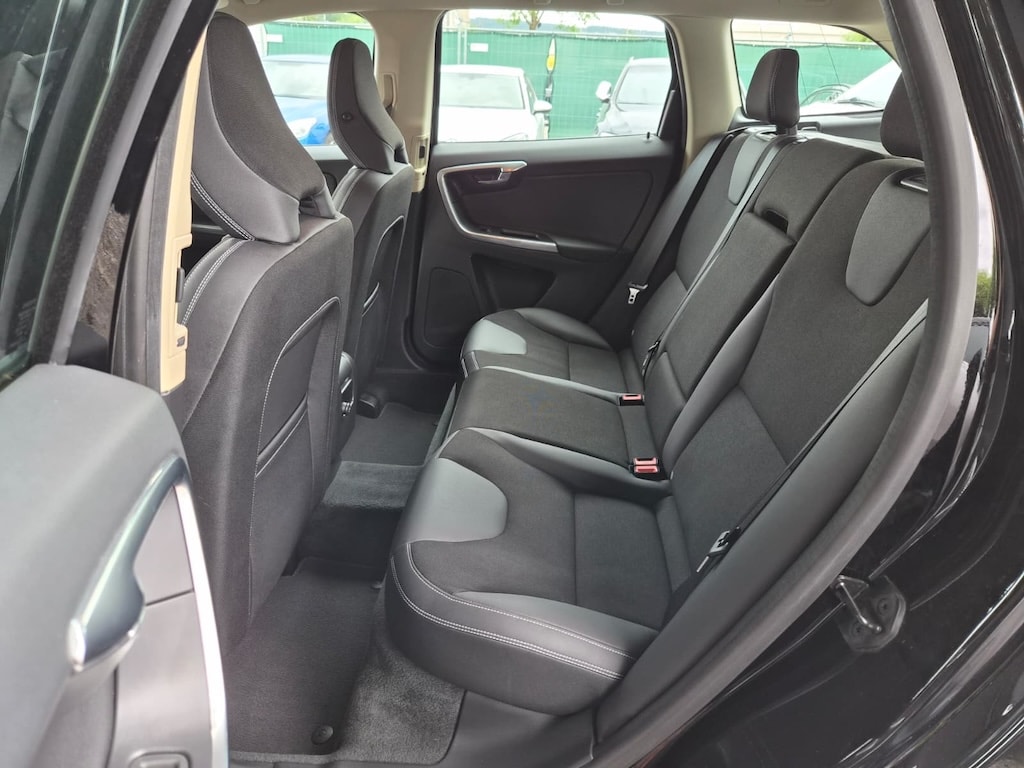 VOLVO XC60 D3 Momentum Geartronic-image-8
