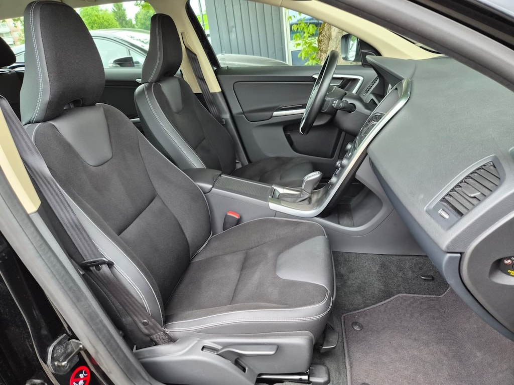VOLVO XC60 D3 Momentum Geartronic-image-10
