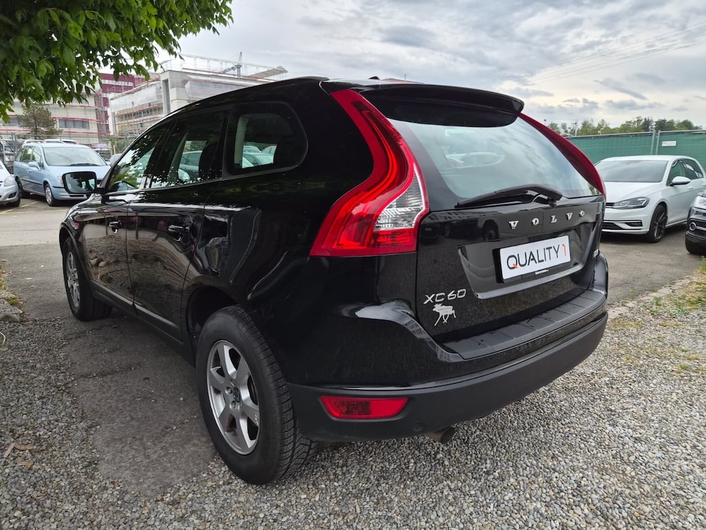 VOLVO XC60 D3 Momentum Geartronic-image-3
