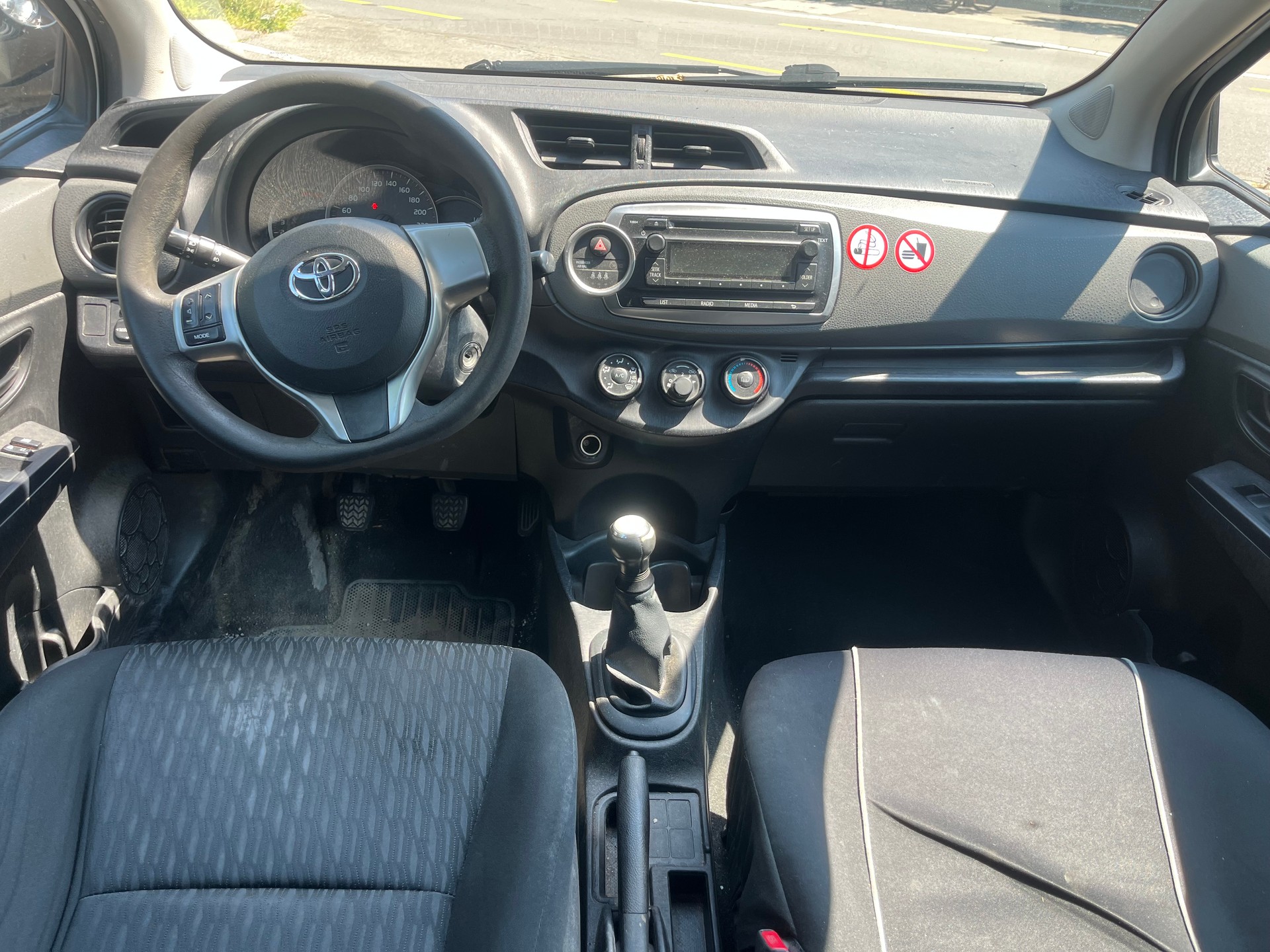 TOYOTA Yaris 1.0 Terra-image-8