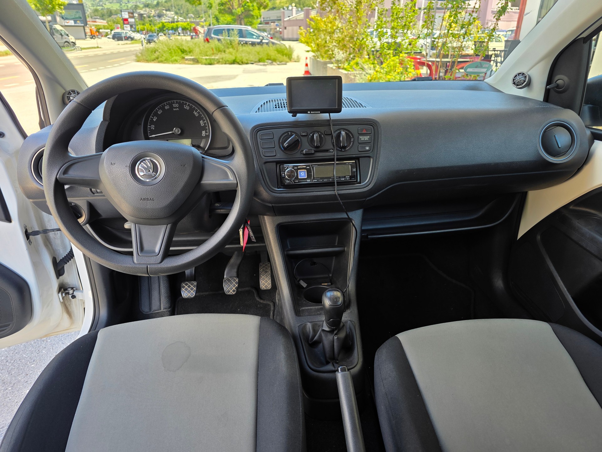SKODA Citigo 1.0 G-tec Ambition-image-11