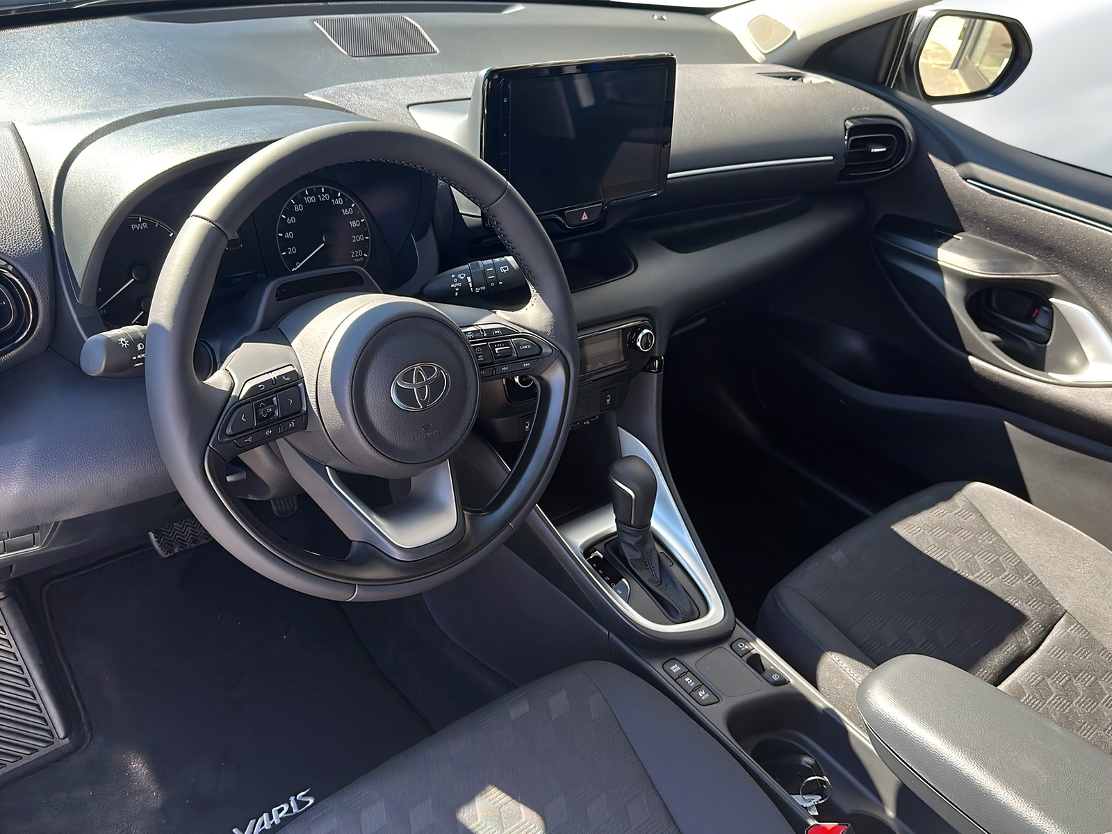 TOYOTA Yaris 1.5 Comfort e-CVT-image-4