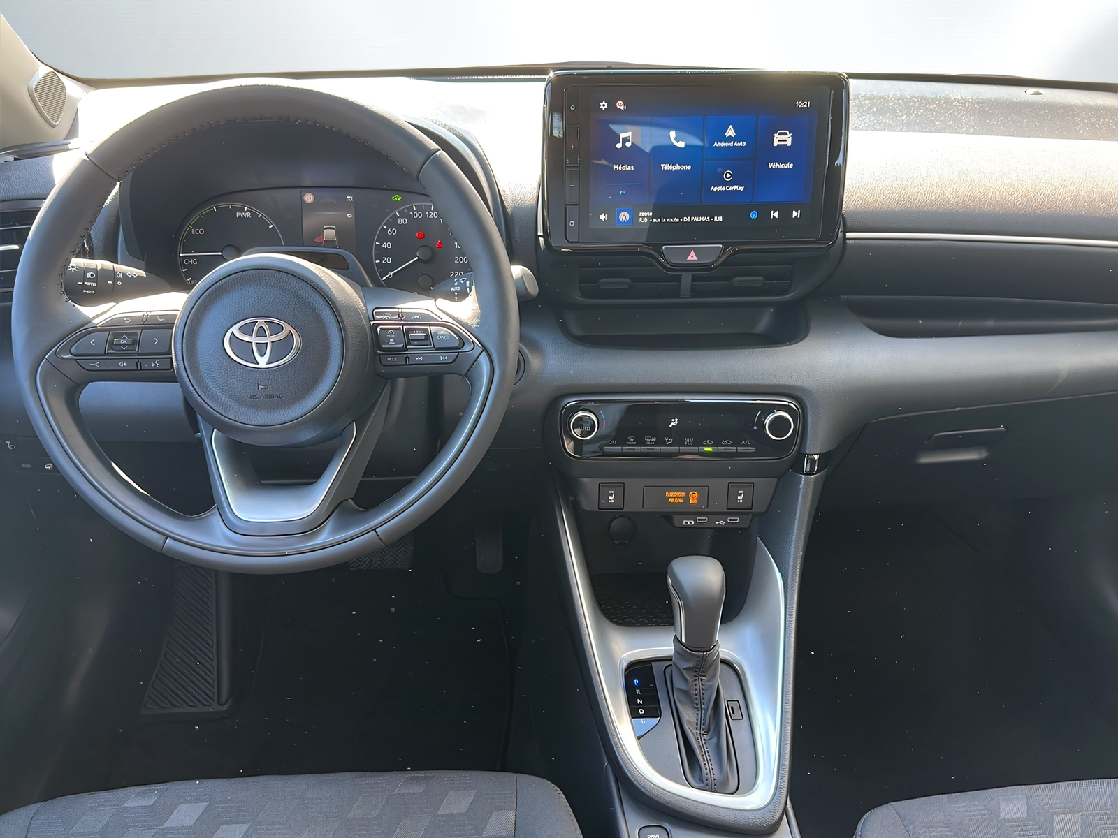 TOYOTA Yaris 1.5 Comfort e-CVT-image-5