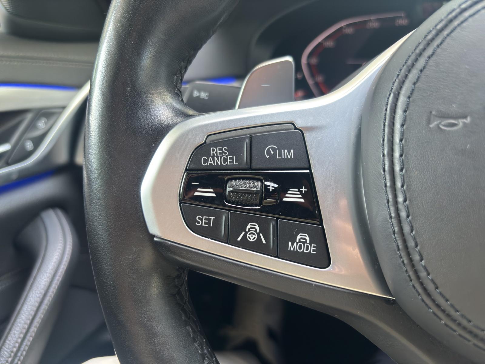 BMW 520d xDrive paddles-image-16