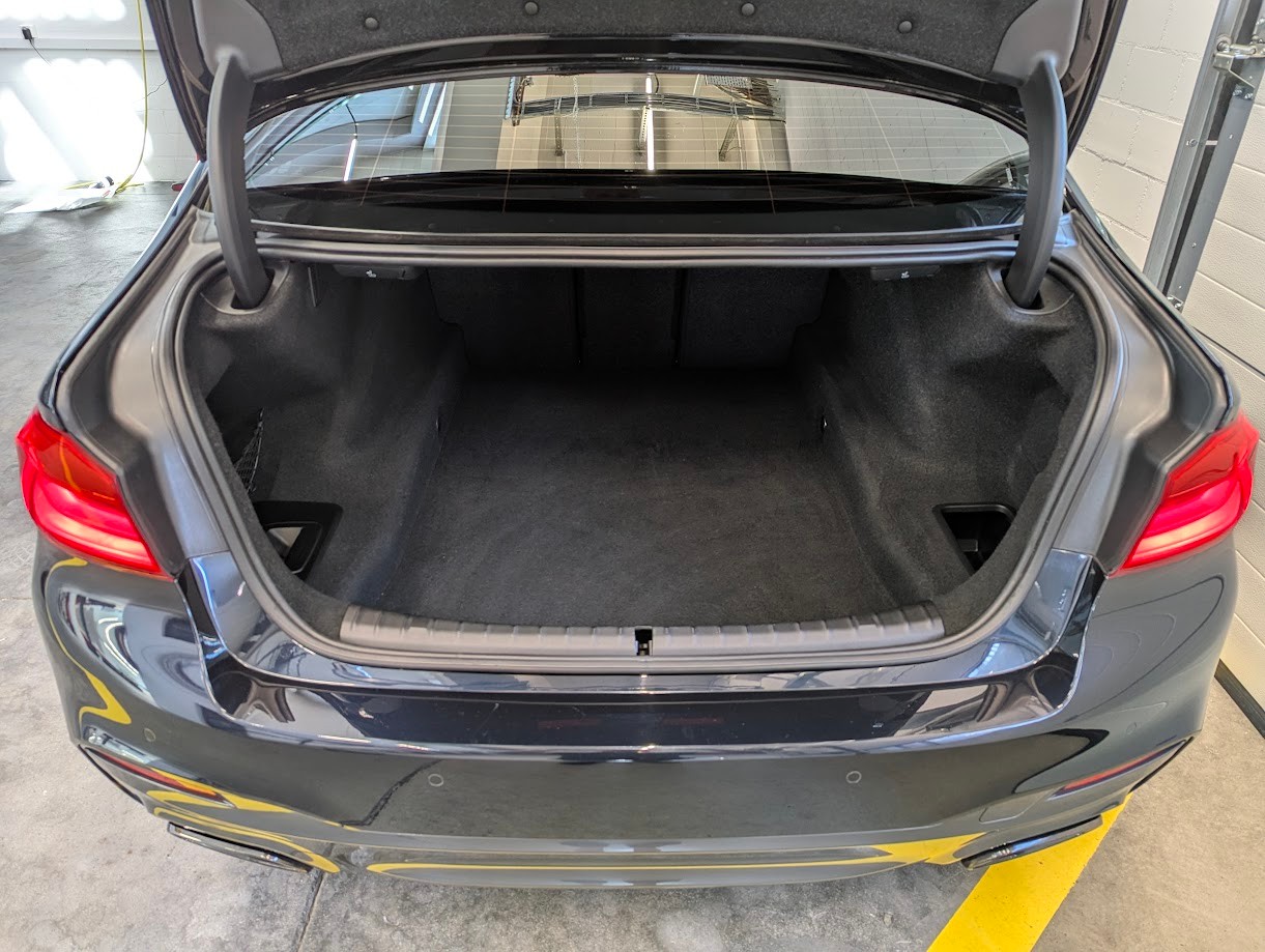 BMW M550i xDrive SAG G30 FACELIFT*12MT GAR HEAD-UP HARMAN/KARDON VOLL-LED LEDER MEMORY ADAPT. FAHRWERK*-image-30