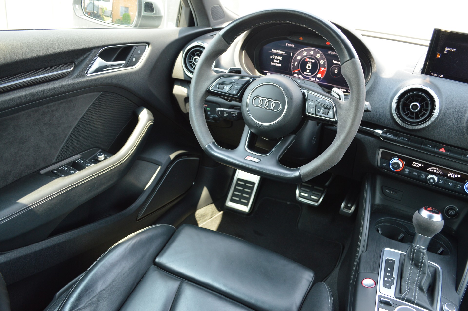 AUDI RS3 Sportback 2.5 TSI quattro S-tronic-image-11