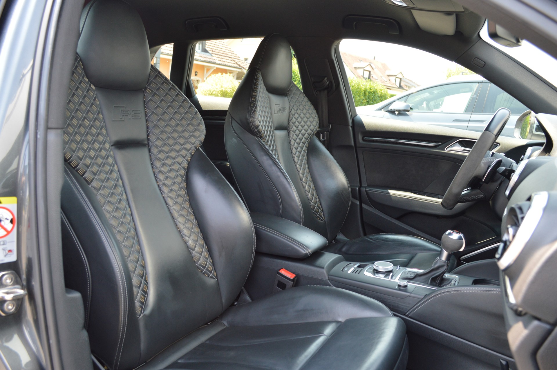 AUDI RS3 Sportback 2.5 TSI quattro S-tronic-image-16