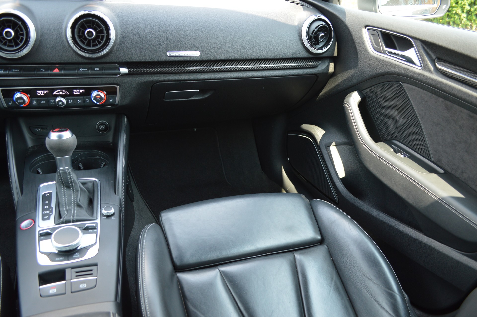 AUDI RS3 Sportback 2.5 TSI quattro S-tronic-image-14