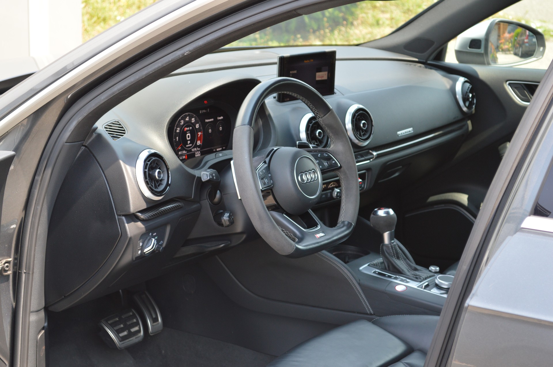 AUDI RS3 Sportback 2.5 TSI quattro S-tronic-image-9