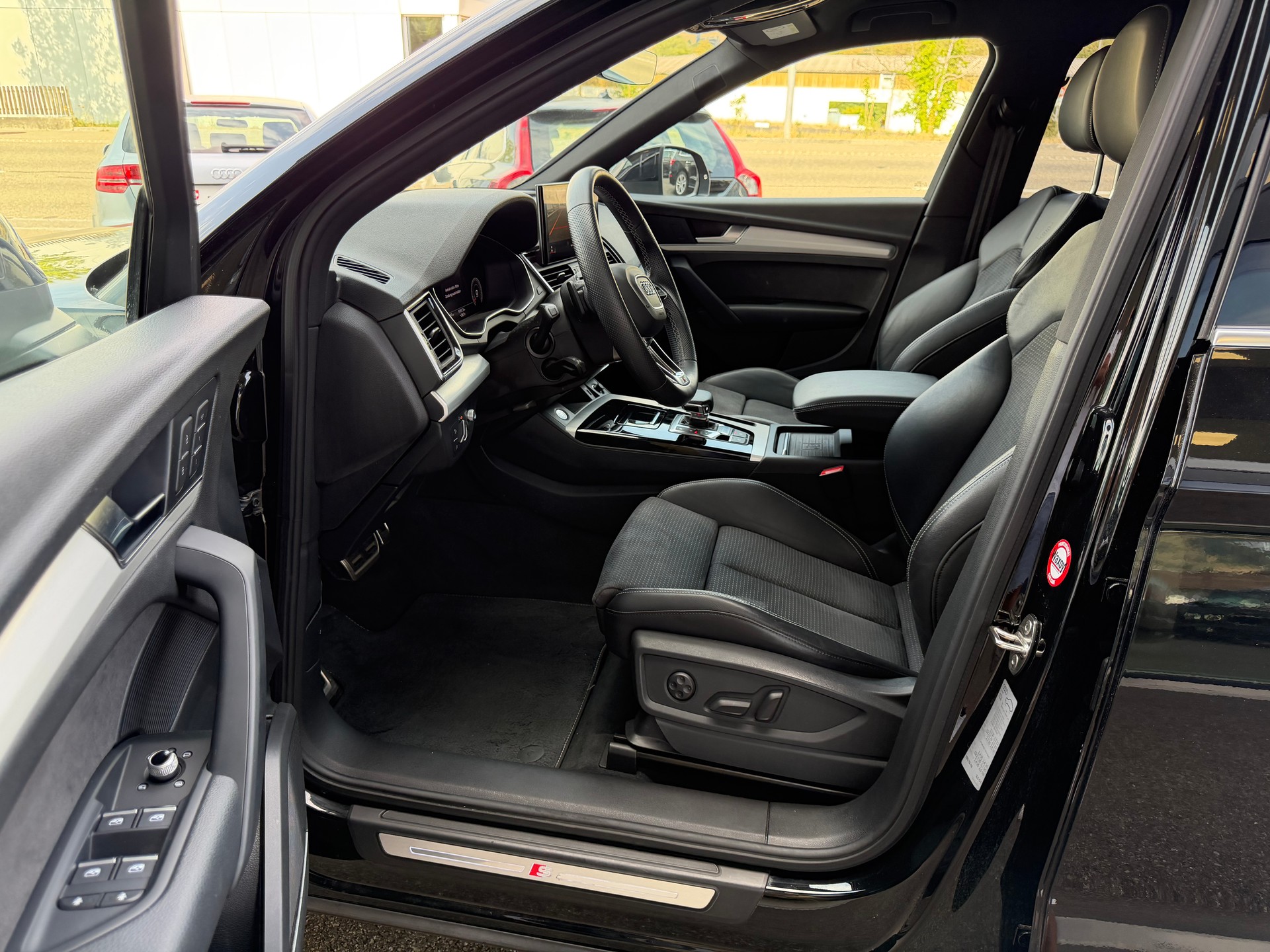 AUDI Q5 2.0 45 TFSI S Line quattro S-Tronic-image-13