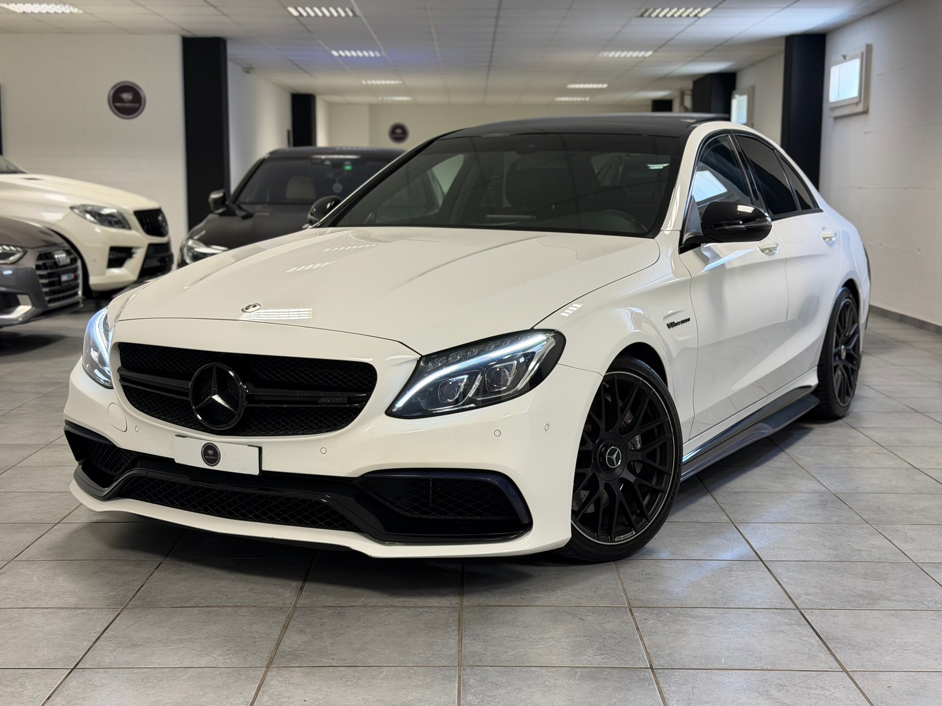 MERCEDES-BENZ C 63 AMG Speedshift-showroom-element-1