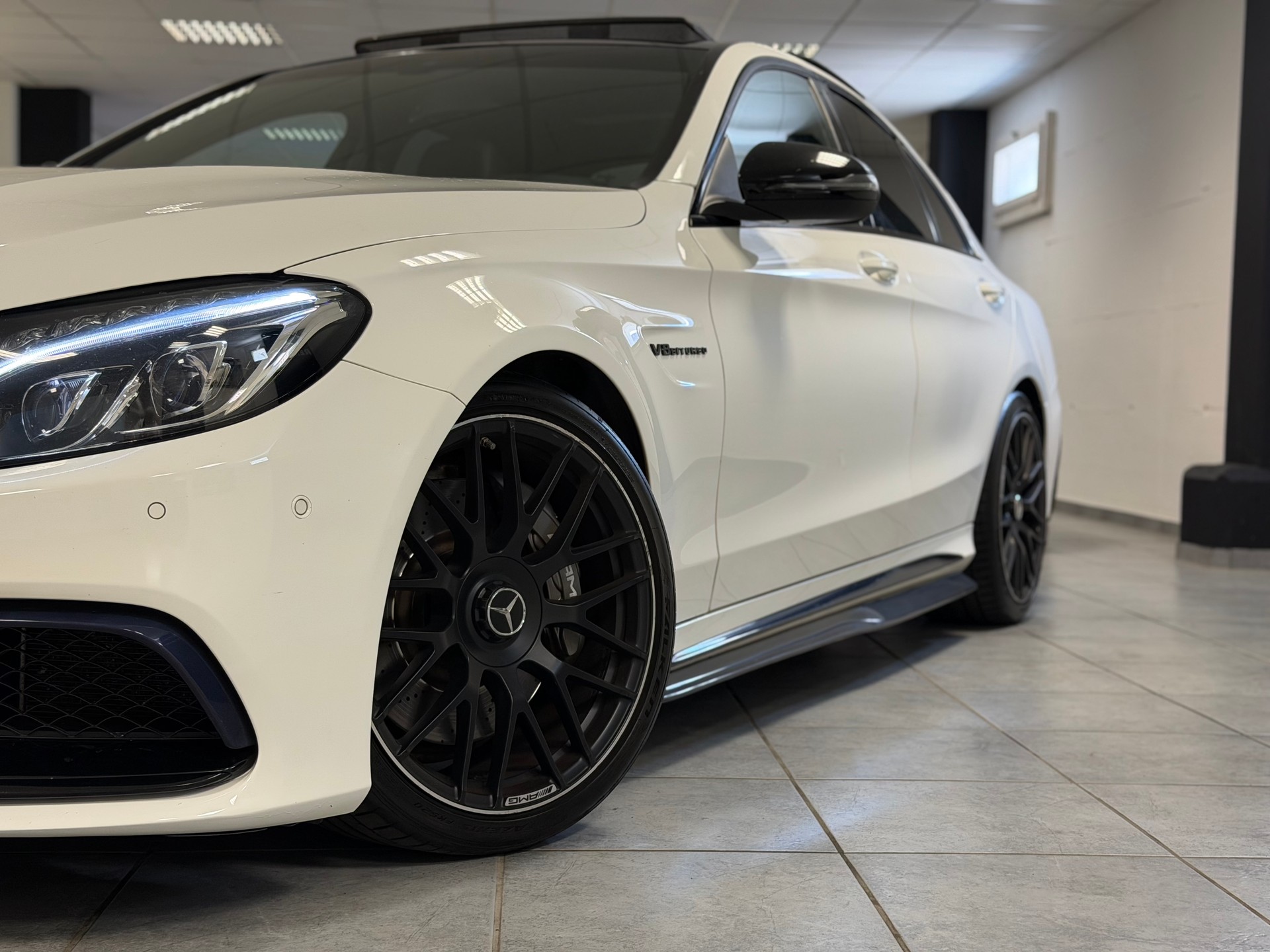 MERCEDES-BENZ C 63 AMG Speedshift-showroom-element-2