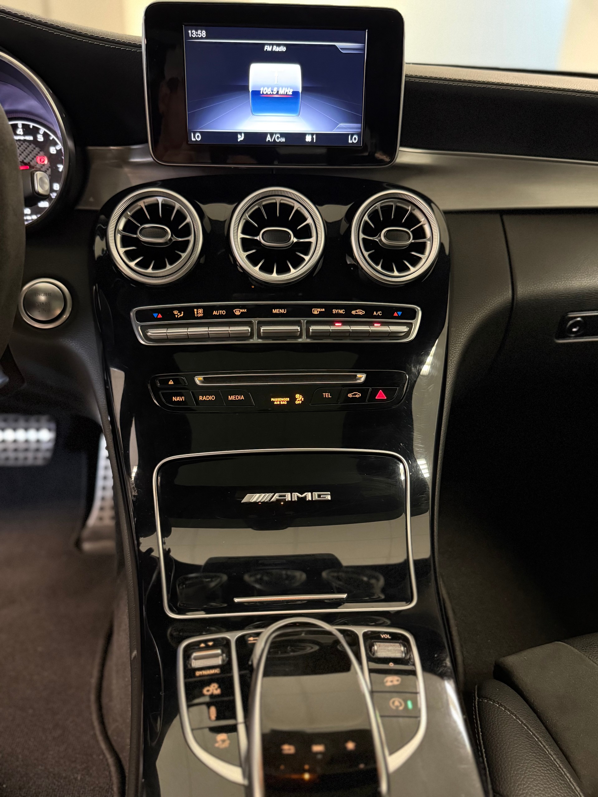 MERCEDES-BENZ C 63 AMG Speedshift-image-26