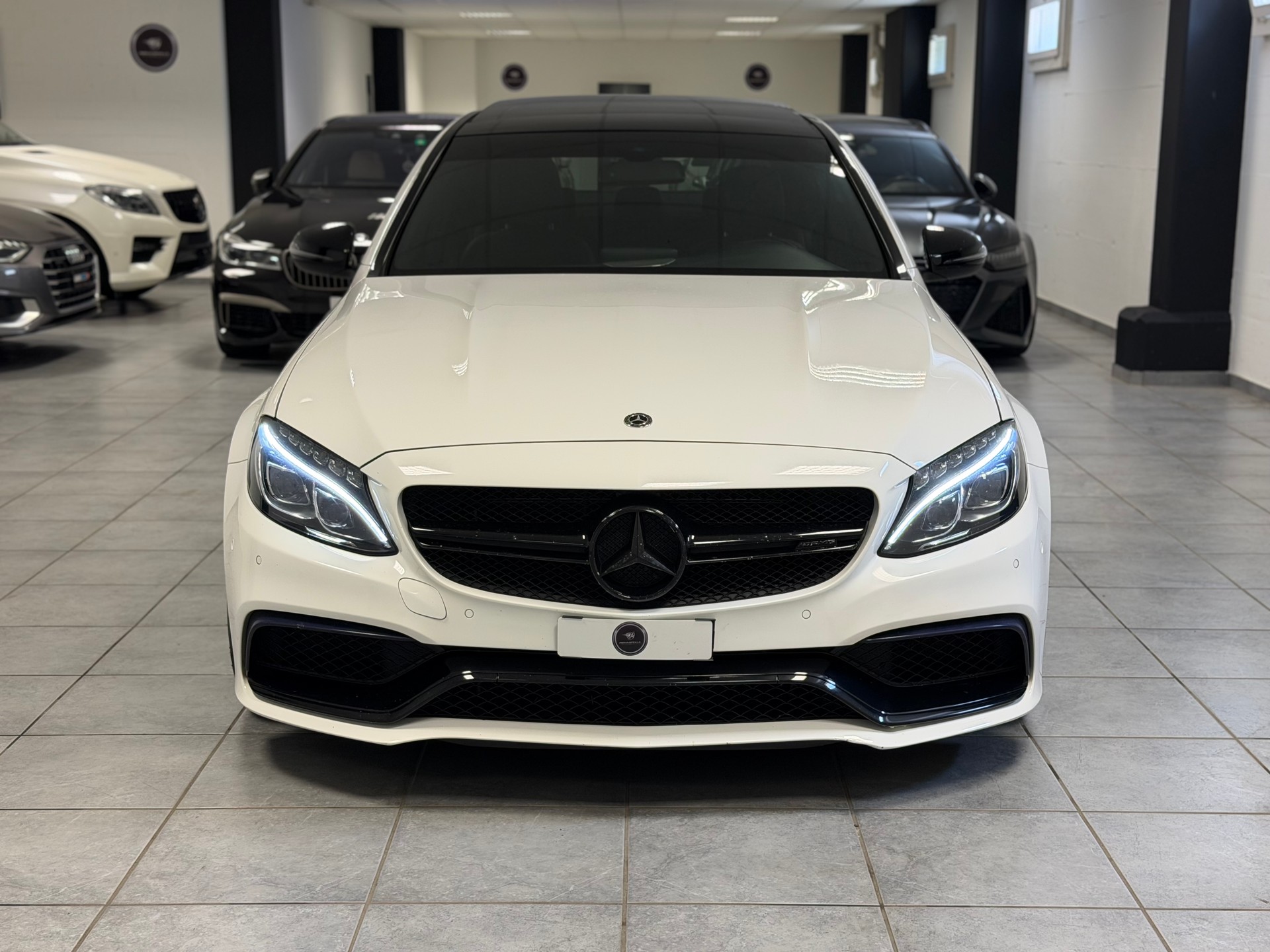 MERCEDES-BENZ C 63 AMG Speedshift-showroom-element-3
