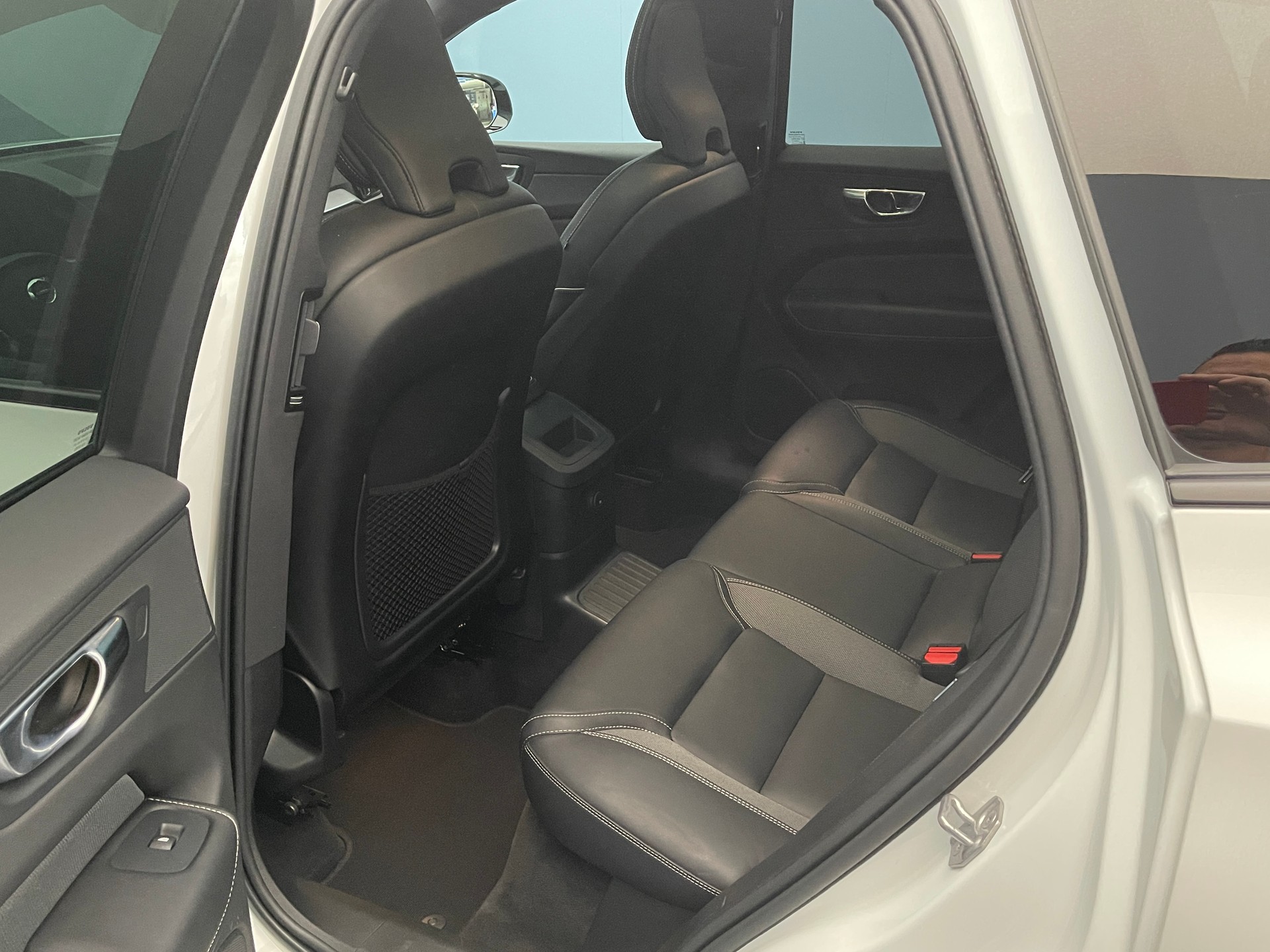 VOLVO XC60 2.0 T8 TE R-Design eAWD-image-5