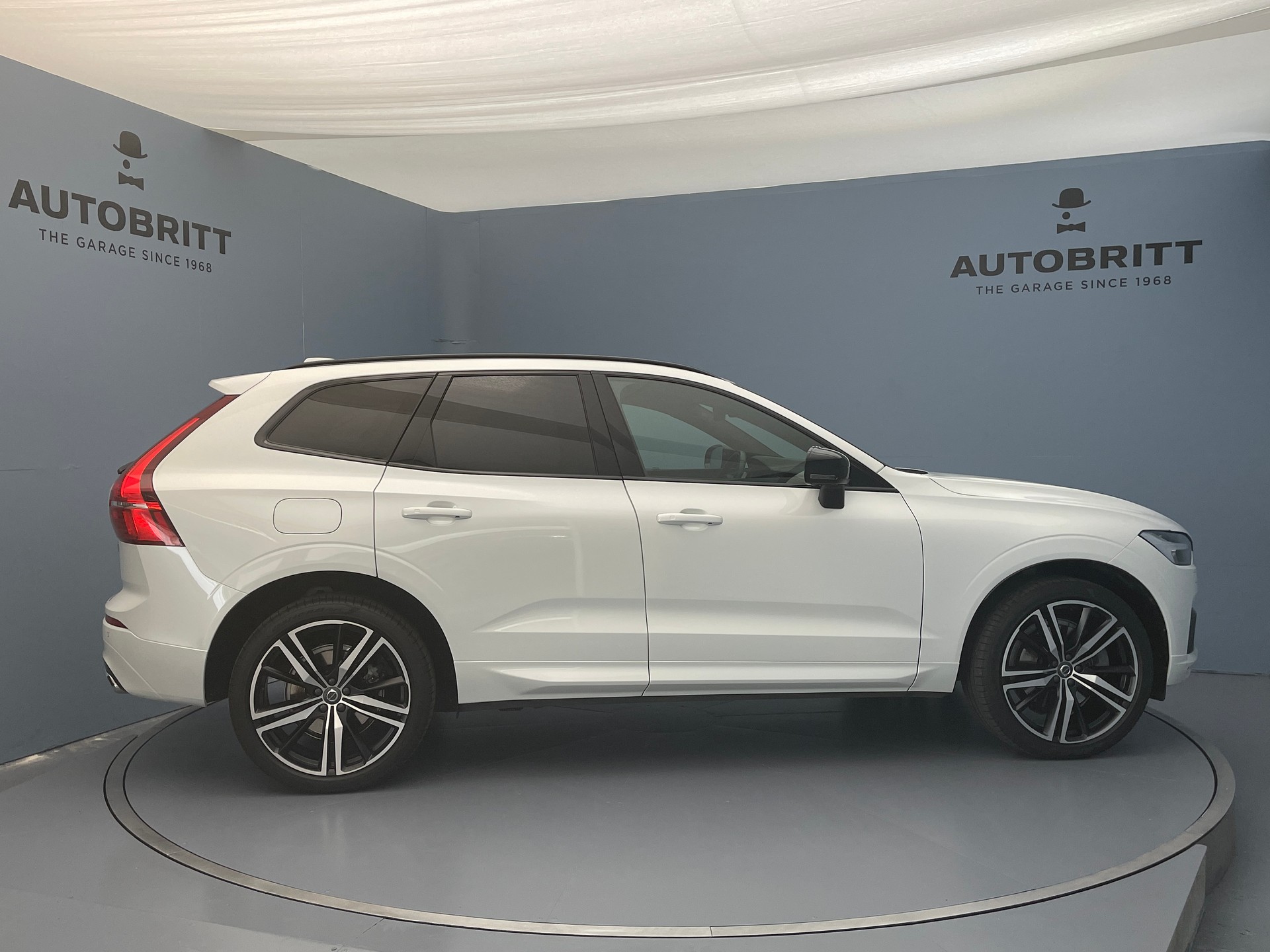 VOLVO XC60 2.0 T8 TE R-Design eAWD-showroom-element-3