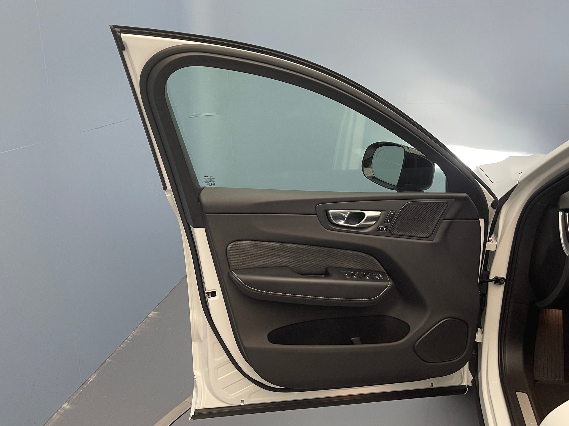 VOLVO XC60 2.0 T8 TE R-Design eAWD-image-10