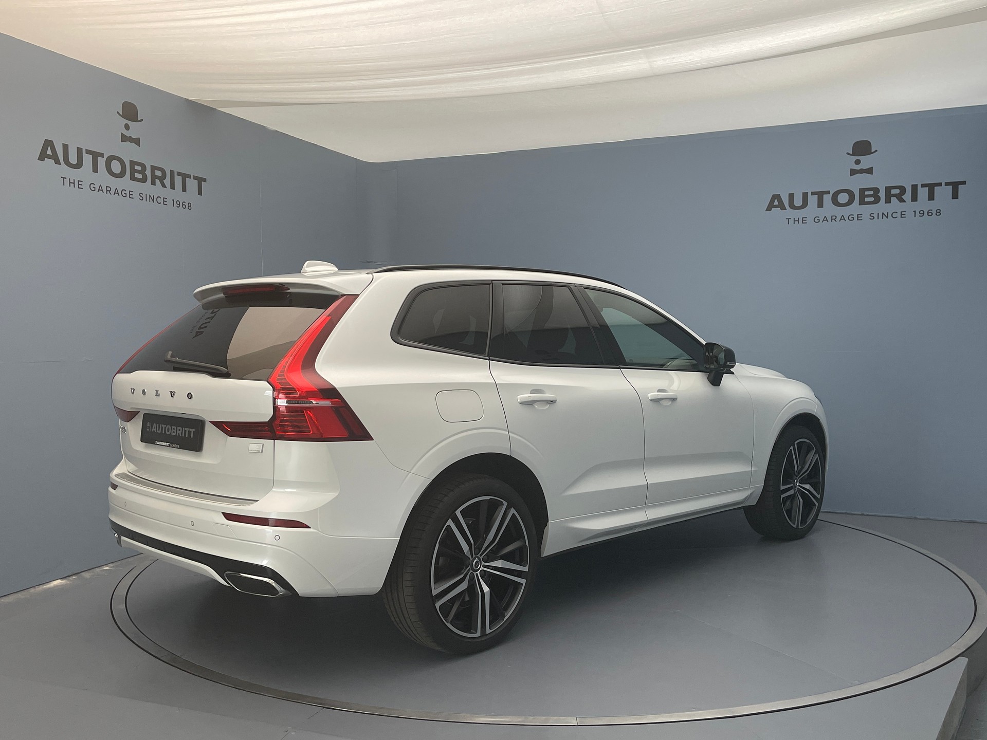 VOLVO XC60 2.0 T8 TE R-Design eAWD-image-4