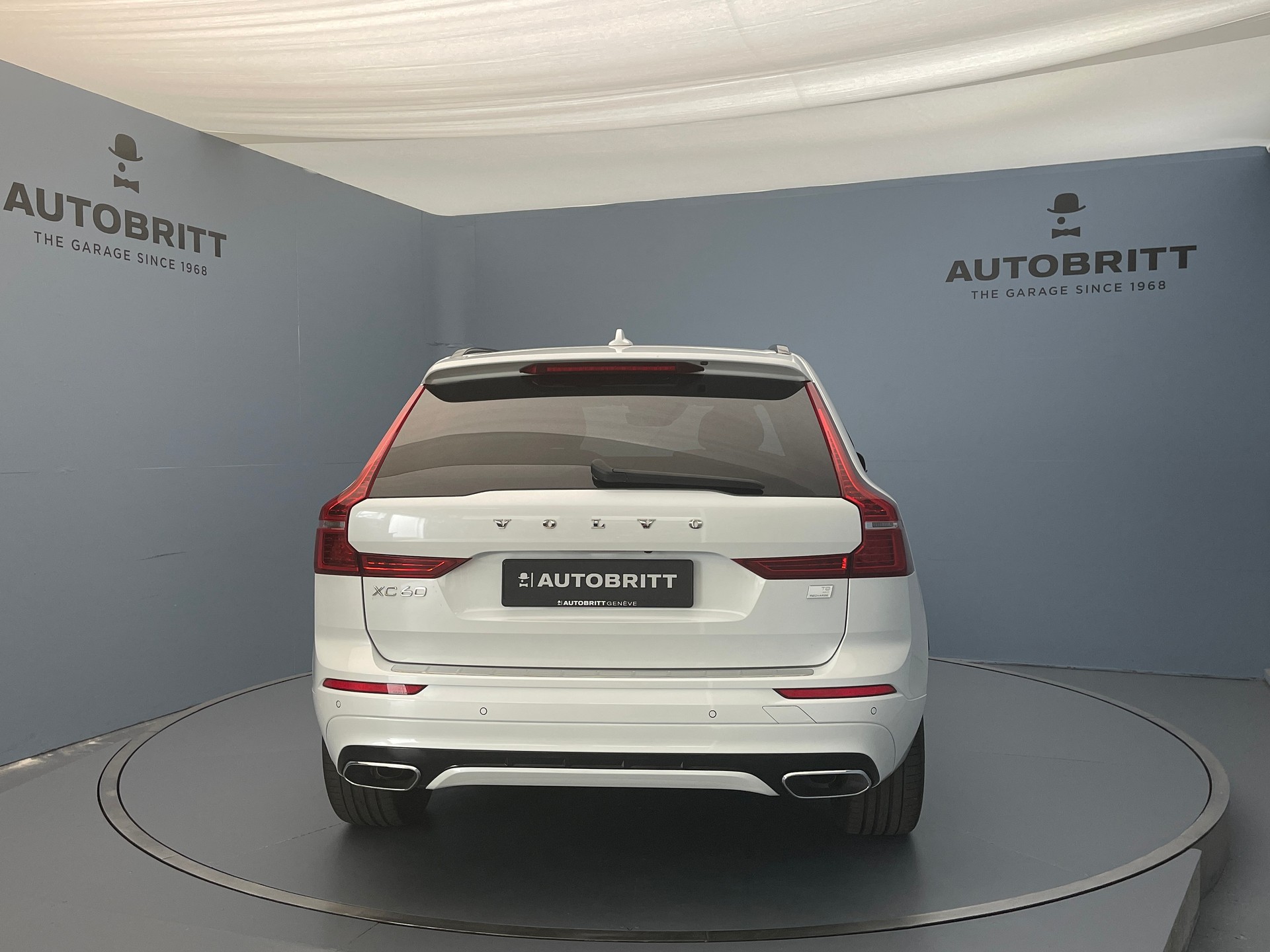 VOLVO XC60 2.0 T8 TE R-Design eAWD-showroom-element-2