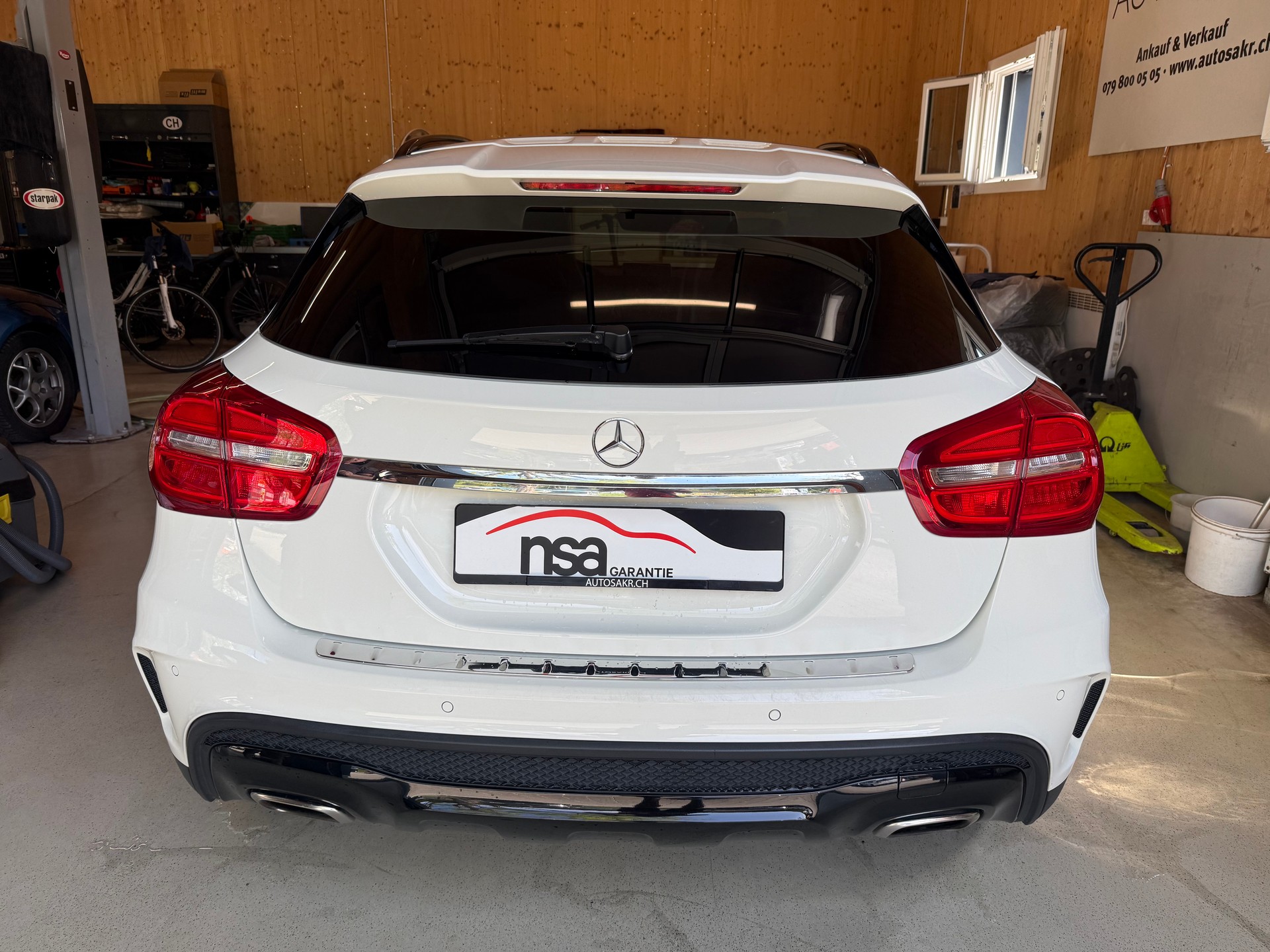 MERCEDES-BENZ GLA 250 AMG Line 4Matic 7G-DCT-image-4