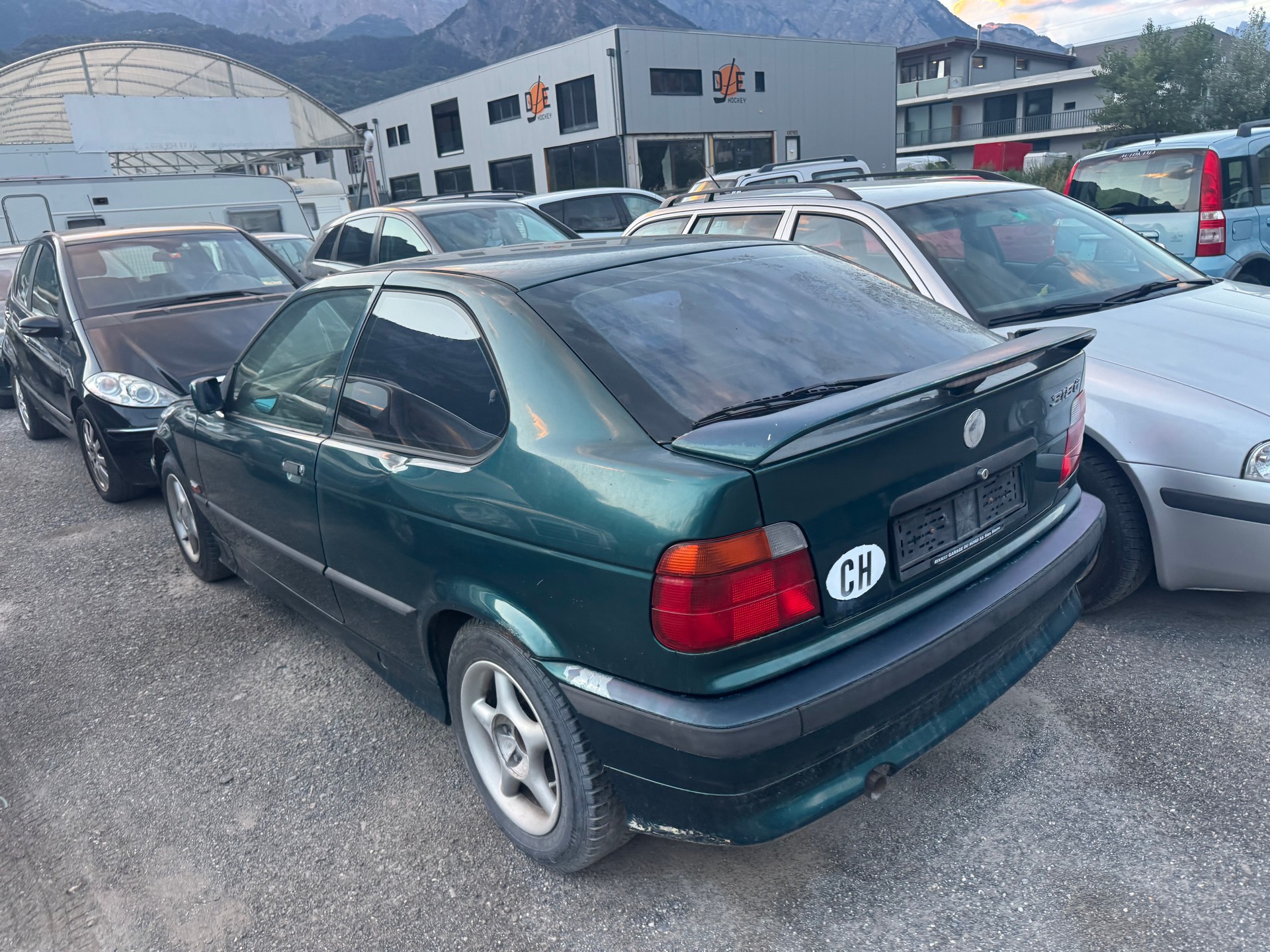 BMW 318ti Compact-image-2