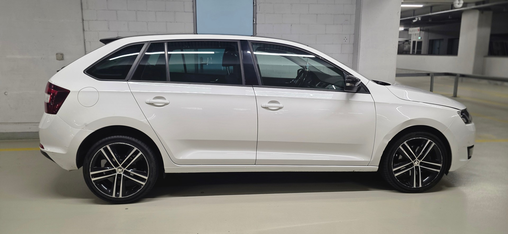 SKODA Rapid Spaceback 1.2 TSI Style-image-5