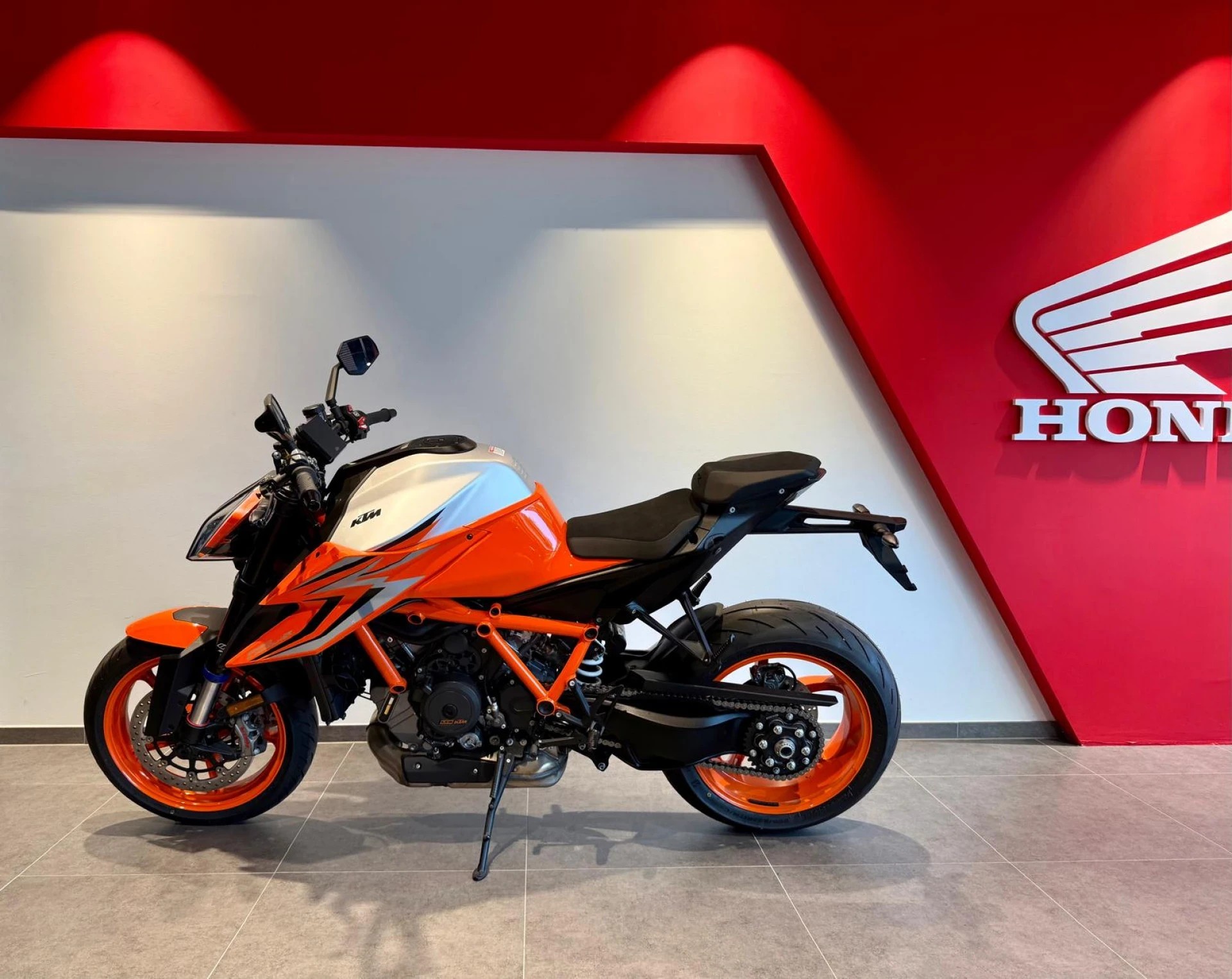 KTM 1290 Super Duke R Evo-image-2