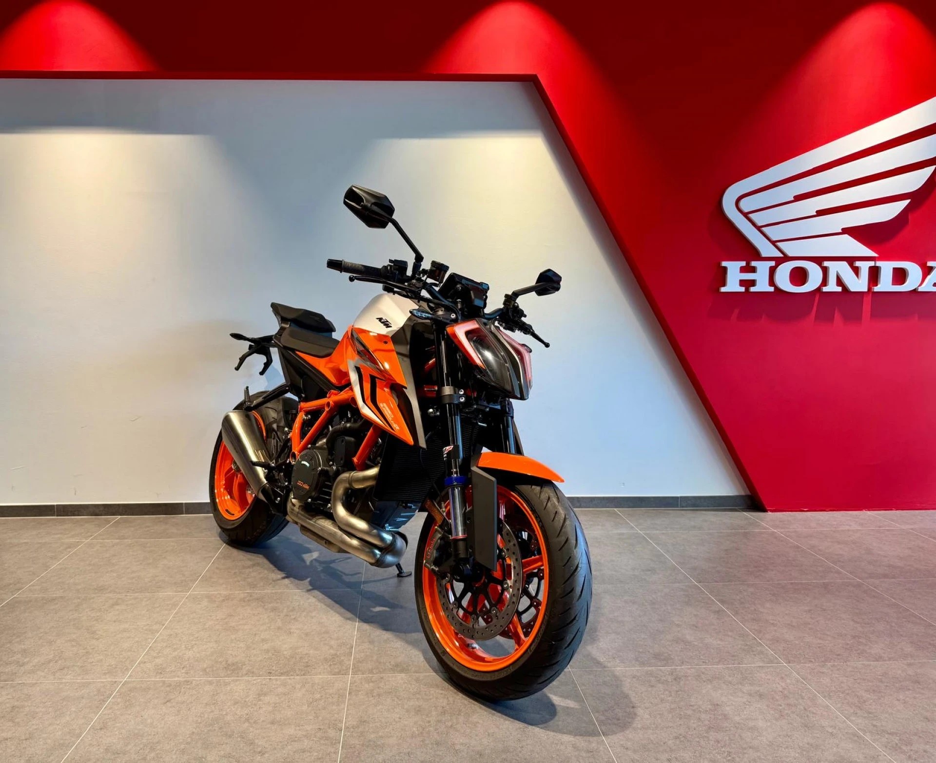 KTM 1290 Super Duke R Evo-image-1