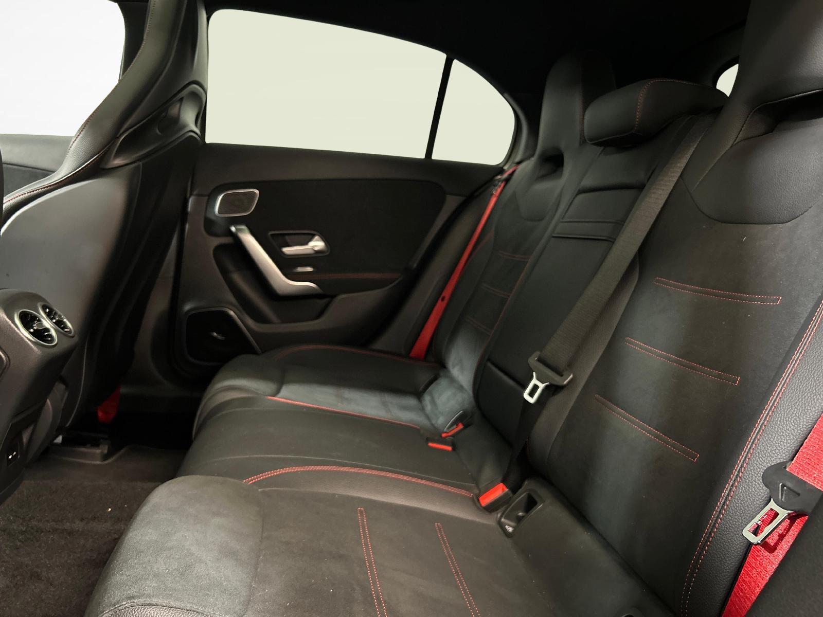 MERCEDES-BENZ A-Klasse W177 A 35 AMG 4matic-showroom-element-3