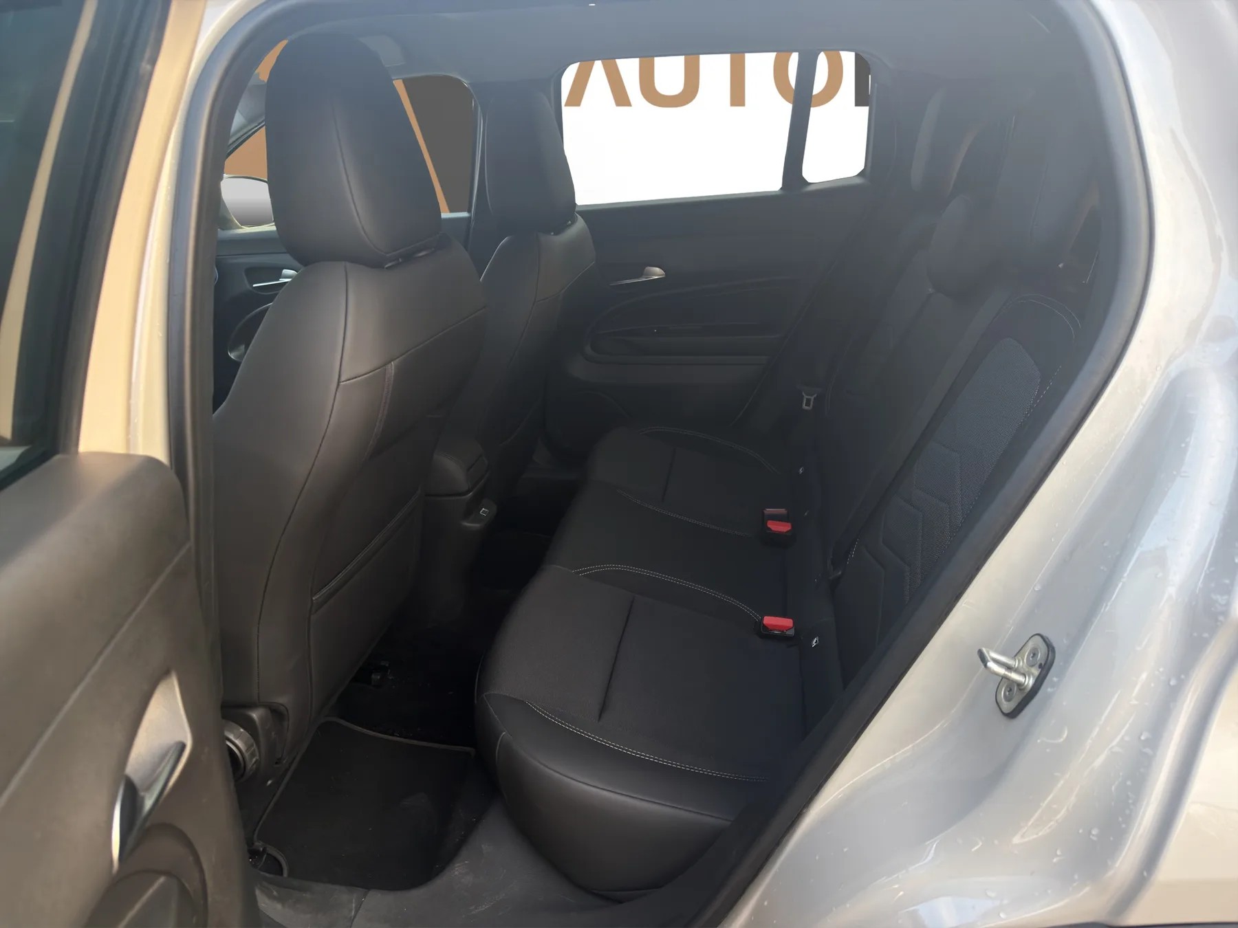 JEEP Avenger Summit-image-12