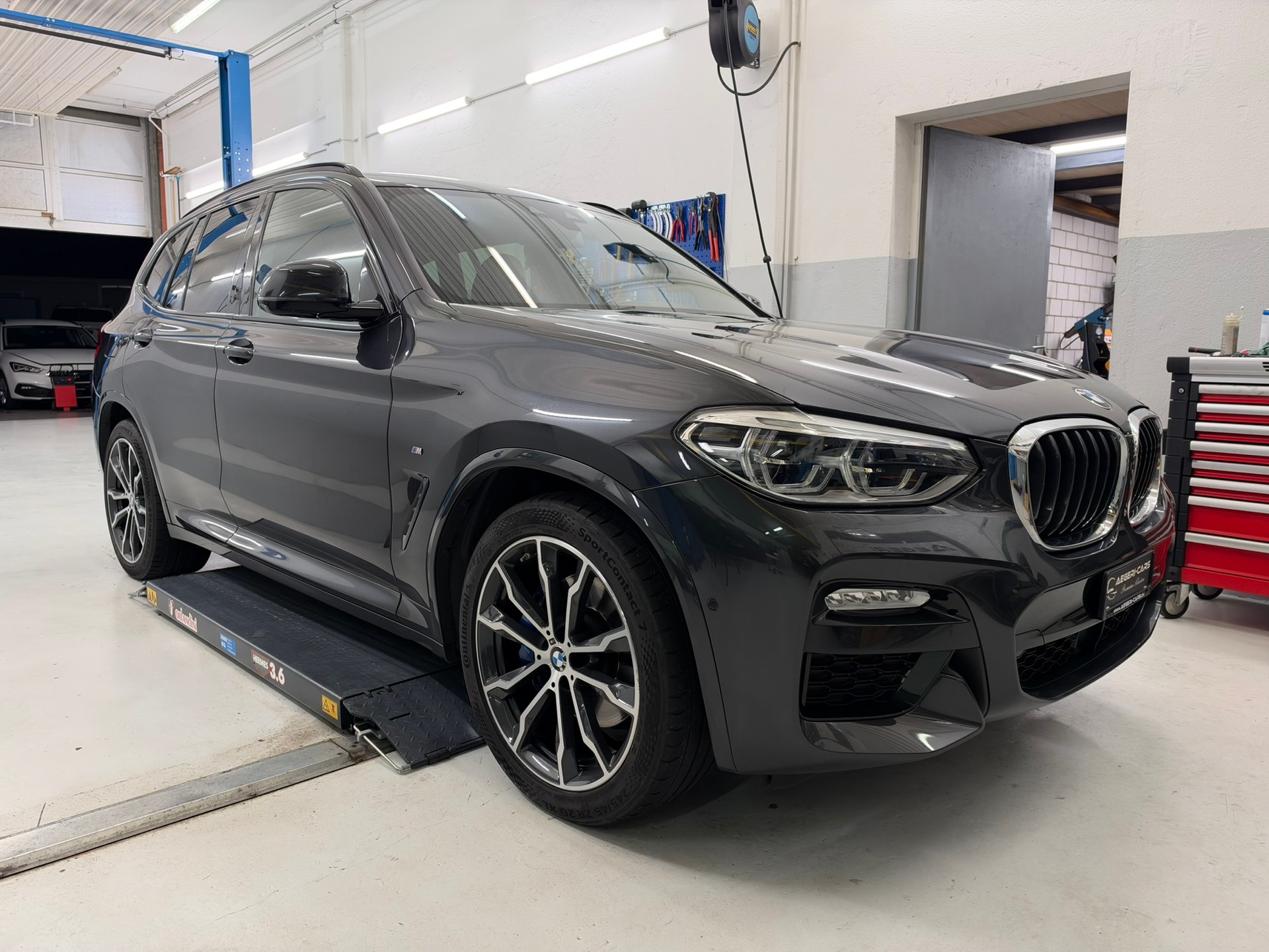 BMW X3 xDrive 30d Individual M Sport Steptronic-showroom-element-2