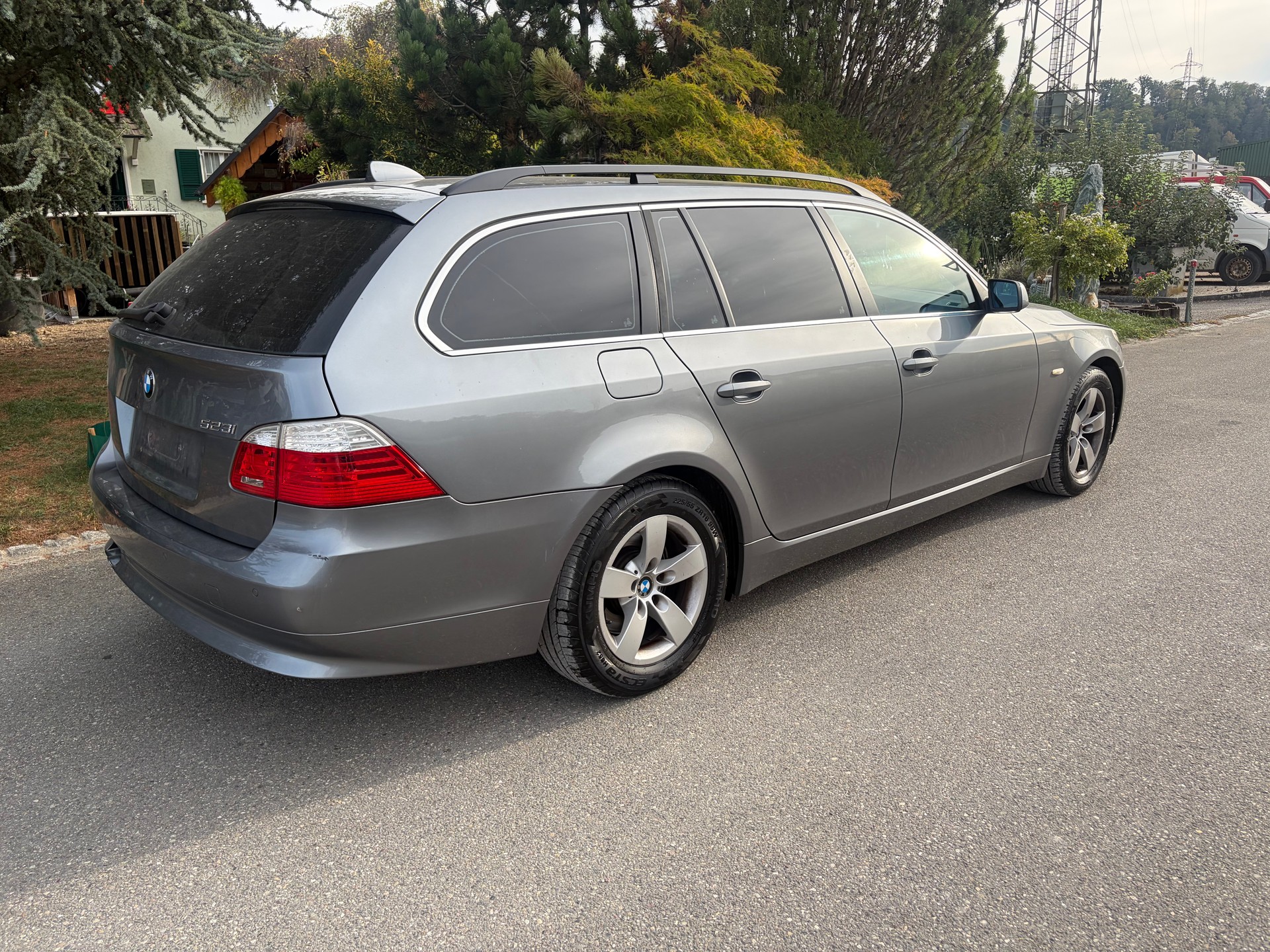 BMW 525i-image-4