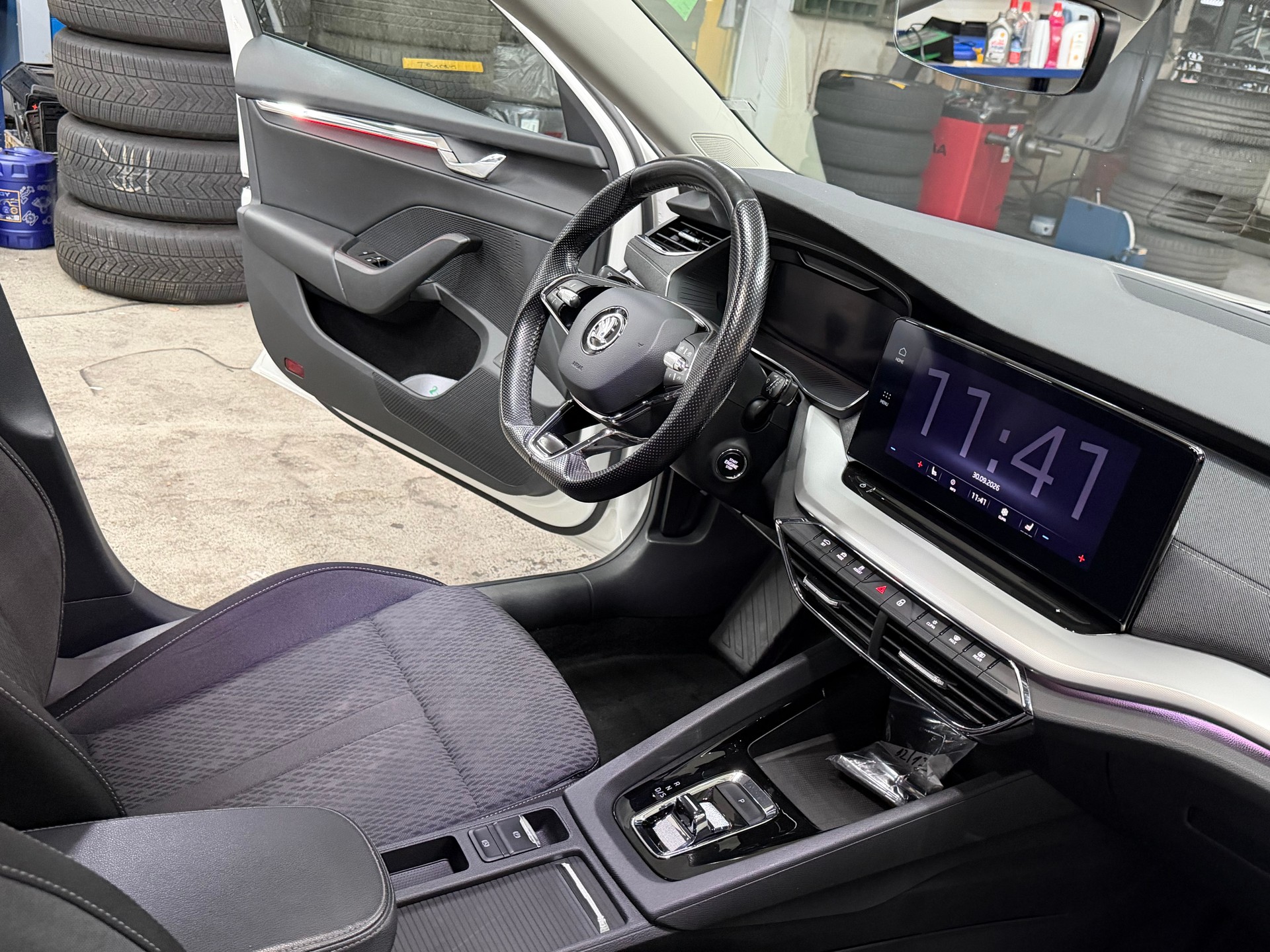 SKODA Octavia Combi 2.0 TDI DSG Style-image-7