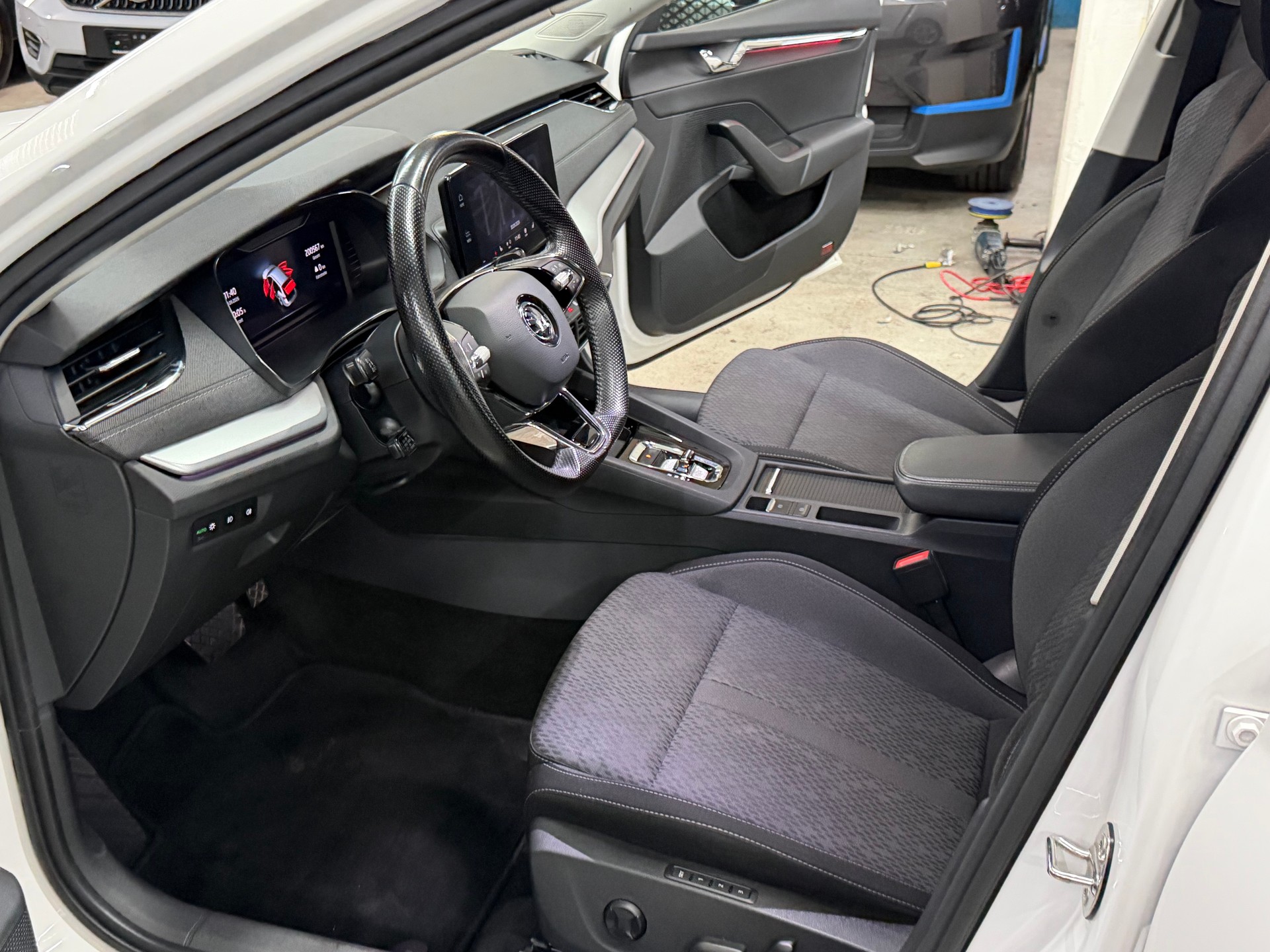 SKODA Octavia Combi 2.0 TDI DSG Style-image-13