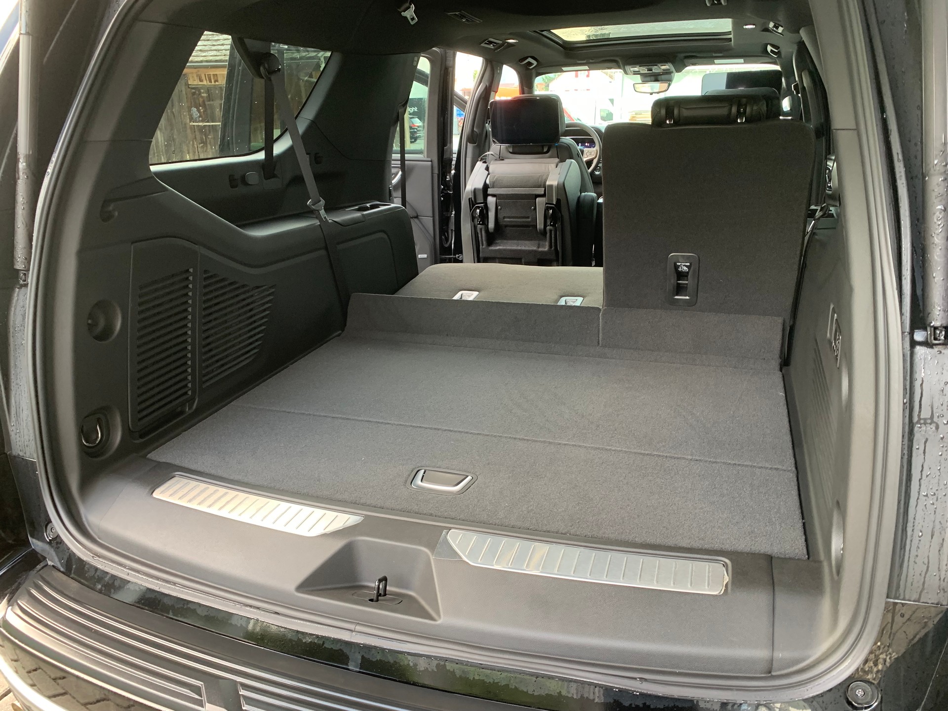 CHEVROLET Suburban High Country 6,2 V8 420 PS 4WD 7 Pl.-image-11