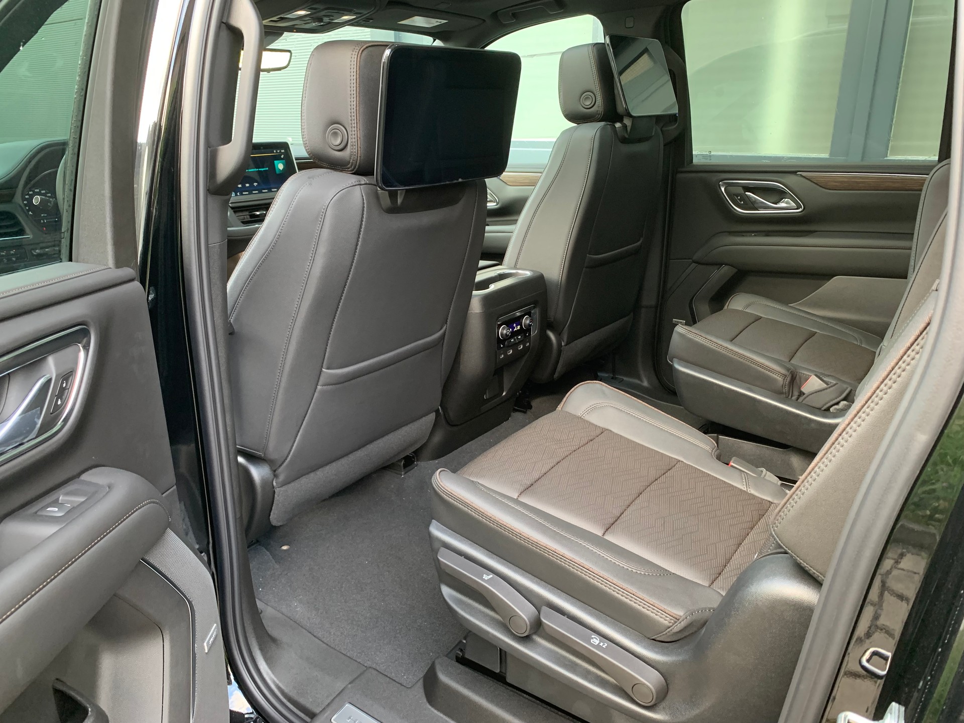 CHEVROLET Suburban High Country 6,2 V8 420 PS 4WD 7 Pl.-image-7