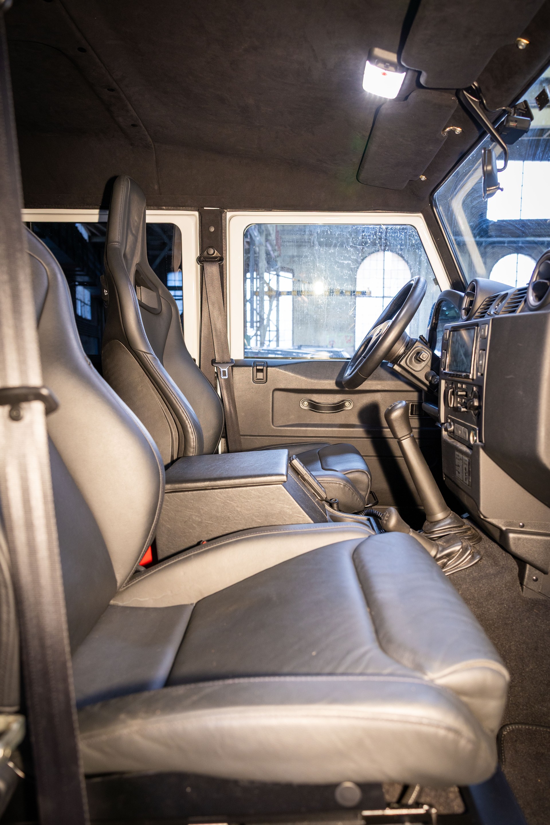 LAND ROVER 130 Pick Up-image-8