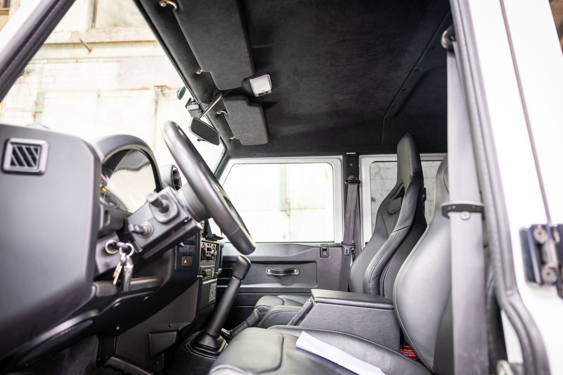 LAND ROVER 130 Pick Up-image-12