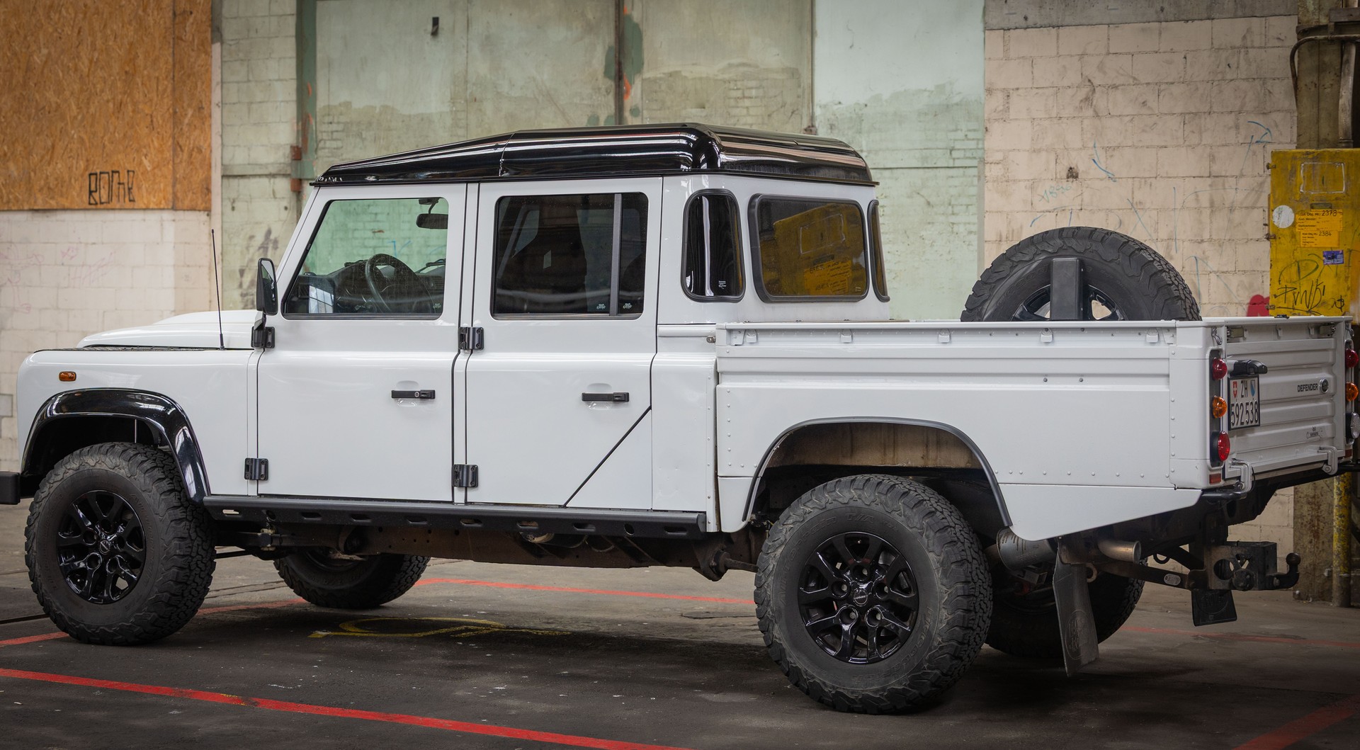 LAND ROVER 130 Pick Up-image-6
