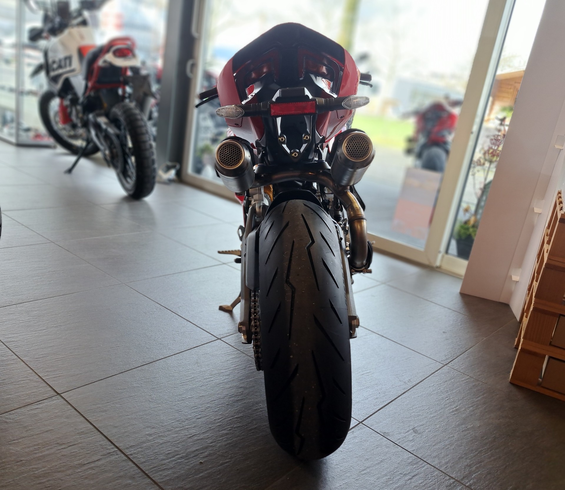 DUCATI Panigale V2 S-image-4