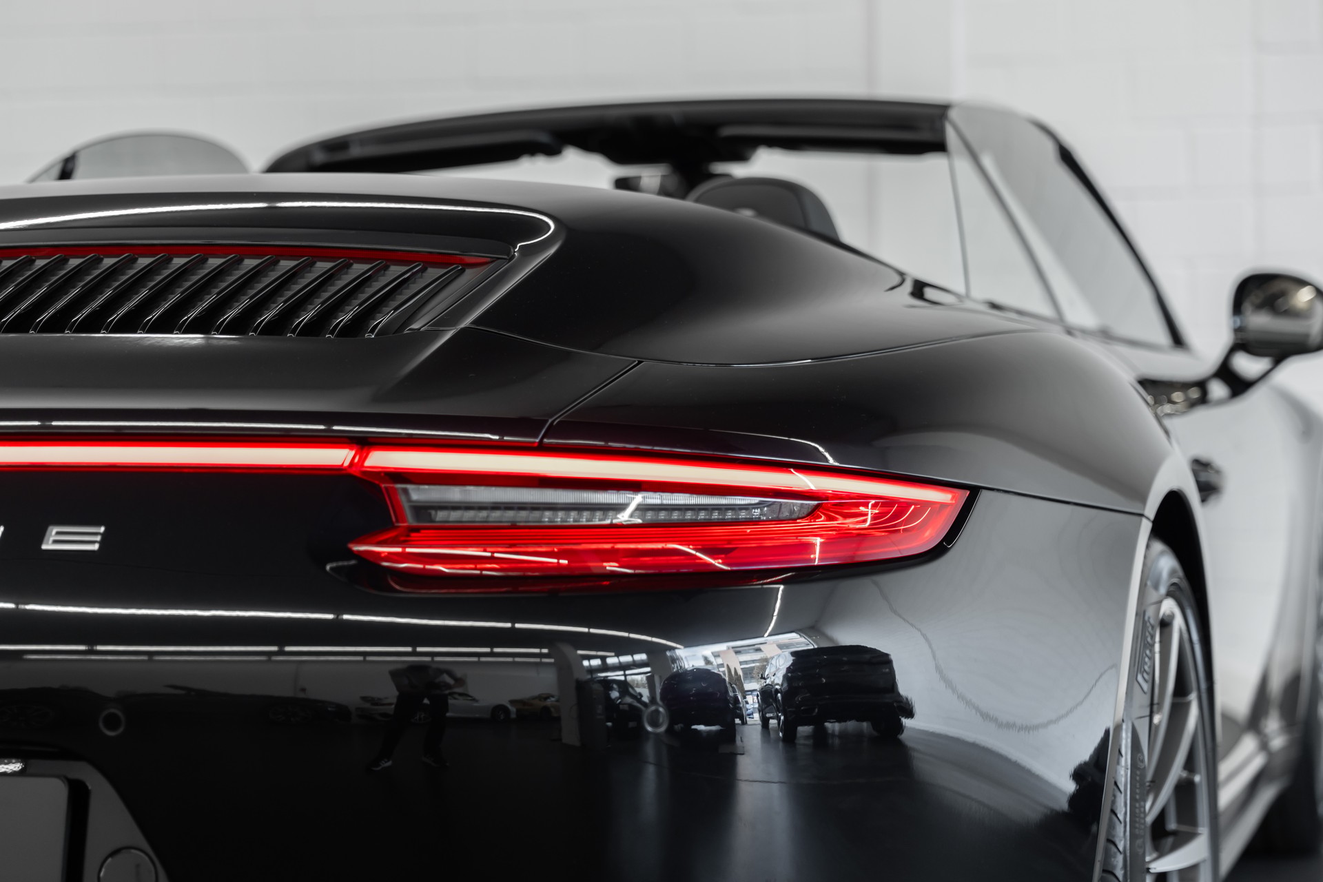 PORSCHE 911 Carrera 4S Cabrio PDK-image-9