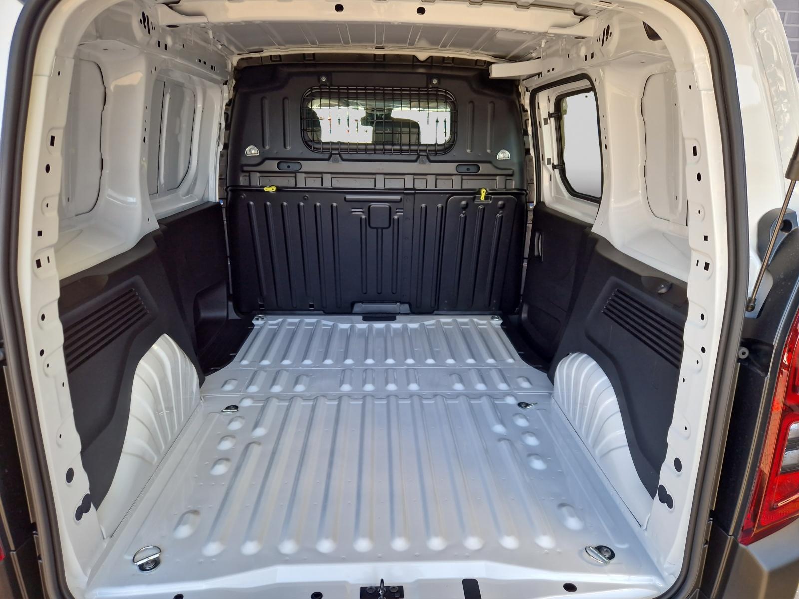 TOYOTA PROACE CITY Van L1 52KWh Active-image-10