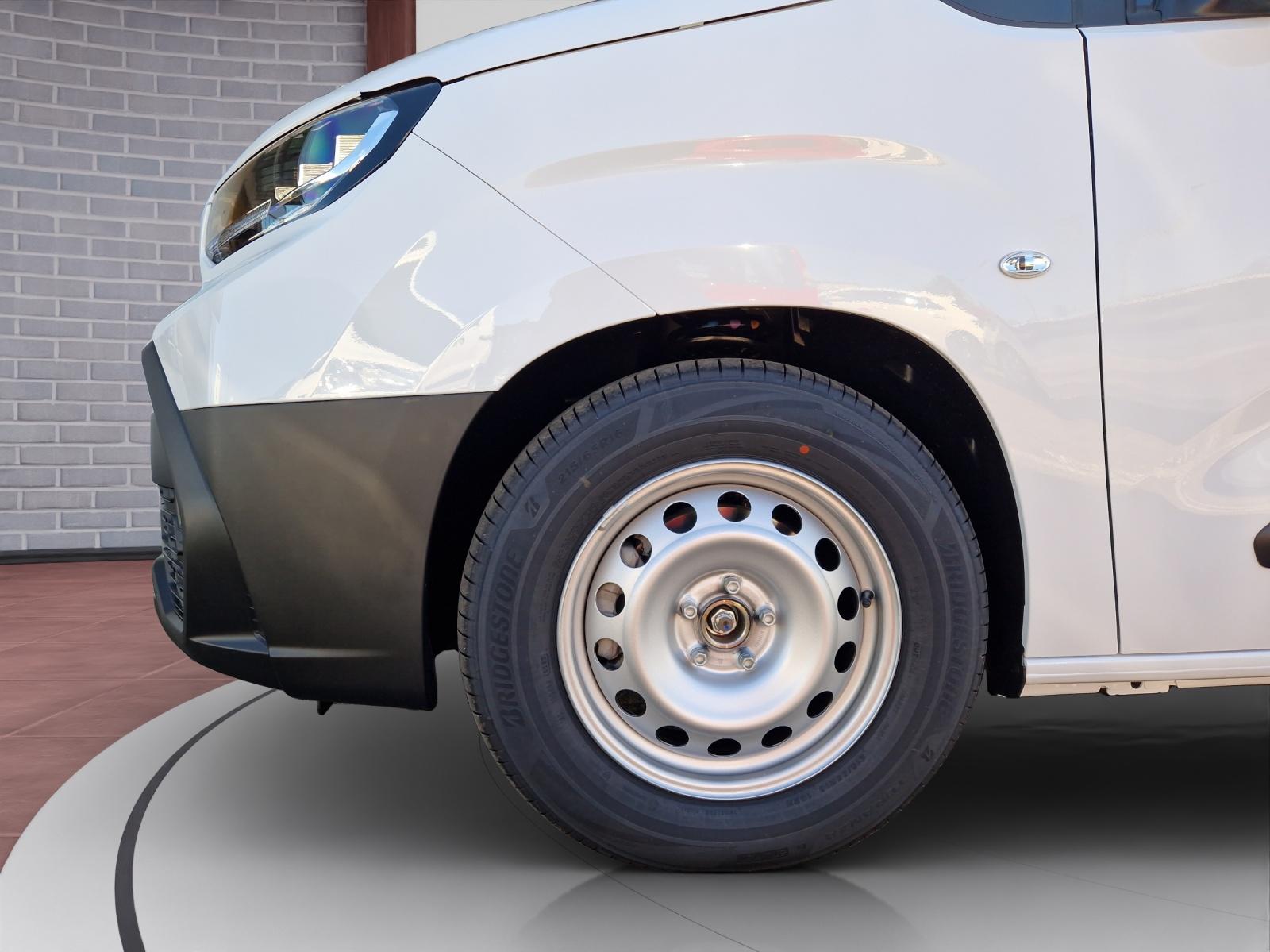 TOYOTA PROACE CITY Van L1 52KWh Active-image-6