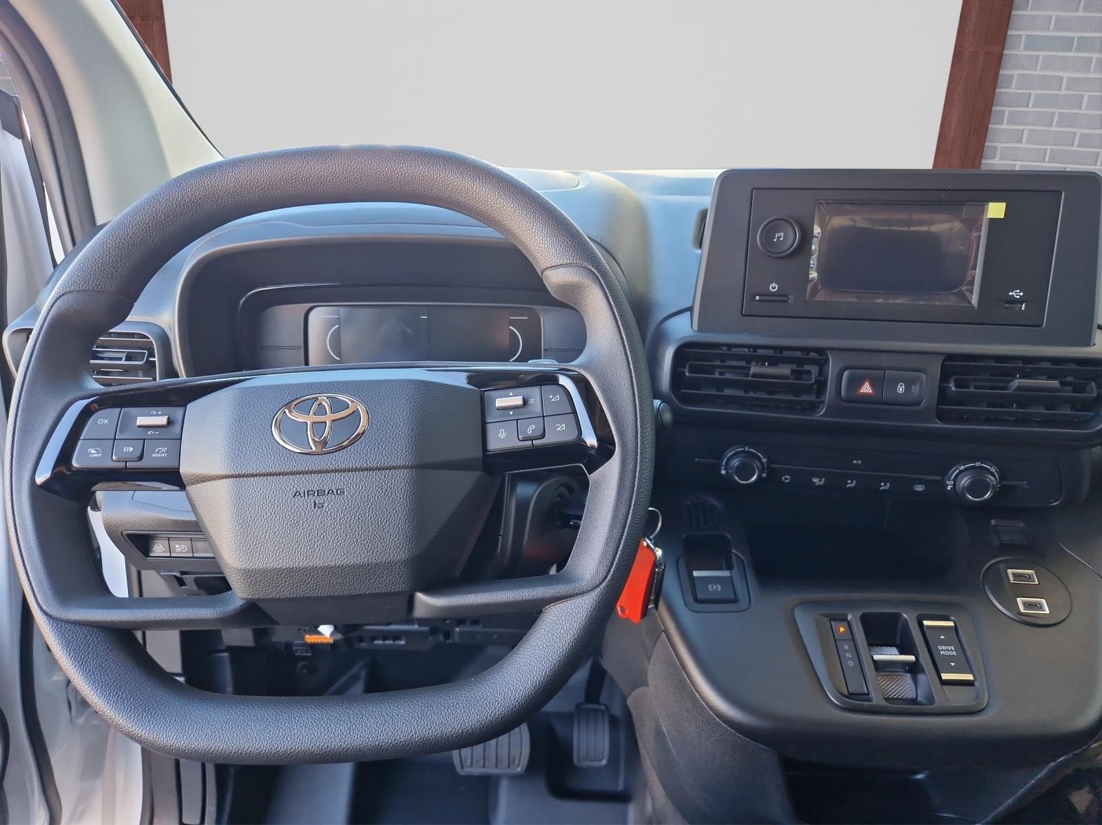 TOYOTA PROACE CITY Van L1 52KWh Active-image-8
