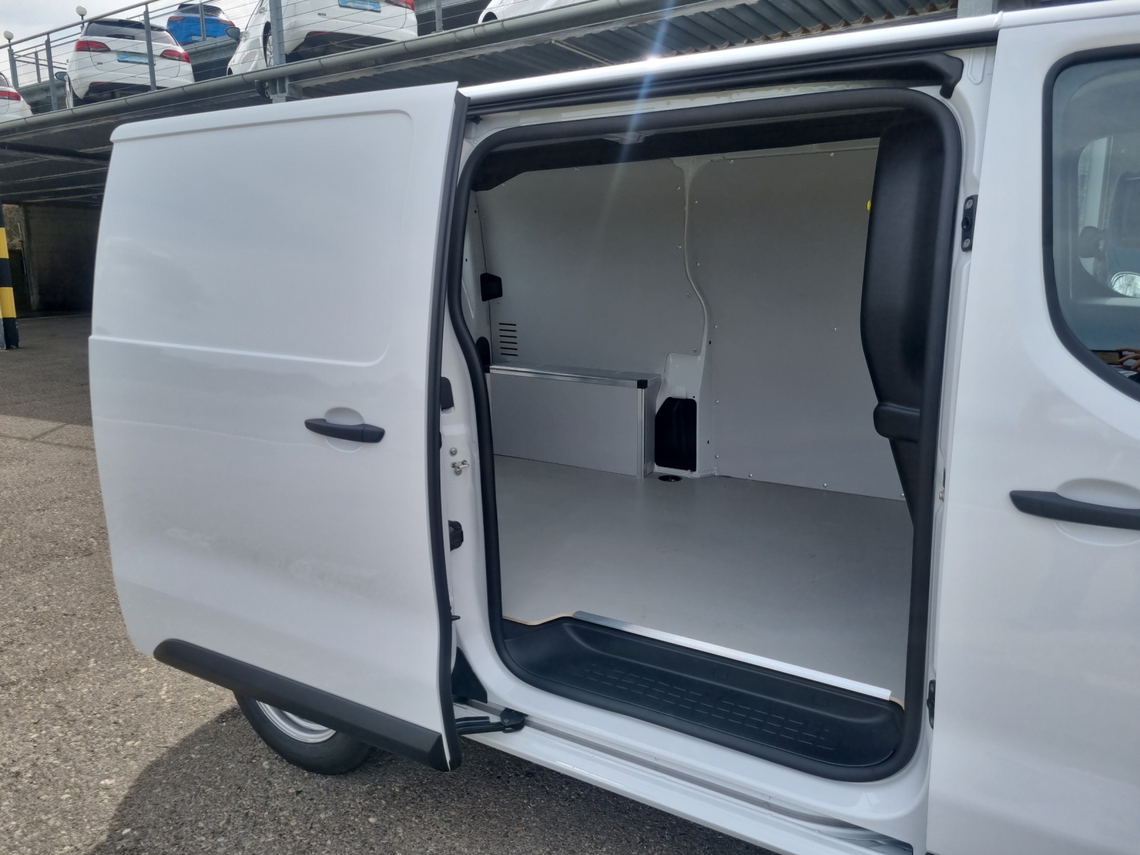 OPEL Vivaro Cargo 2.0 D 144 S/S-image-9