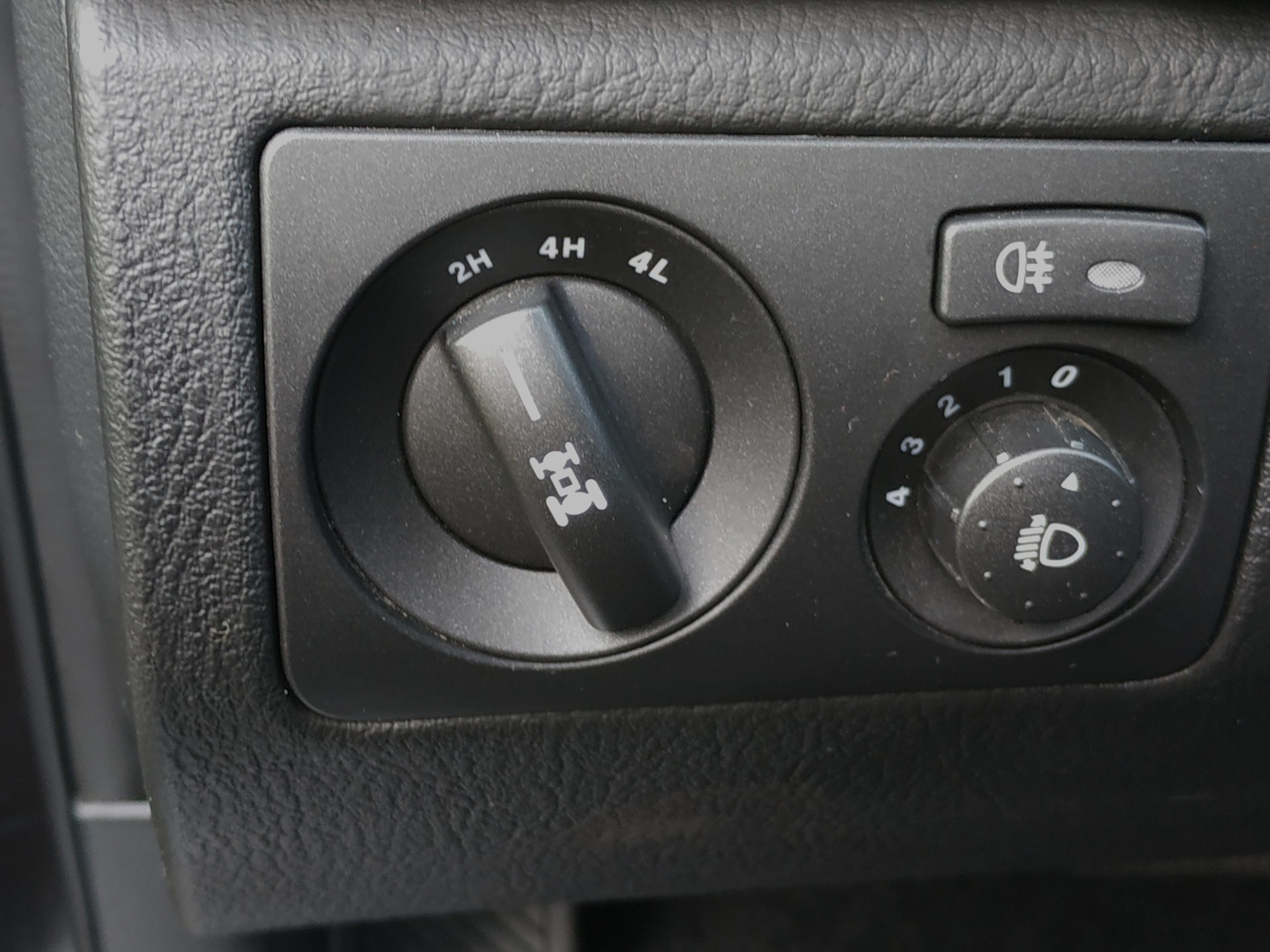 KGM-SsangYong Rexton RX220 e-XDi Executive 4WD Automatic-image-14